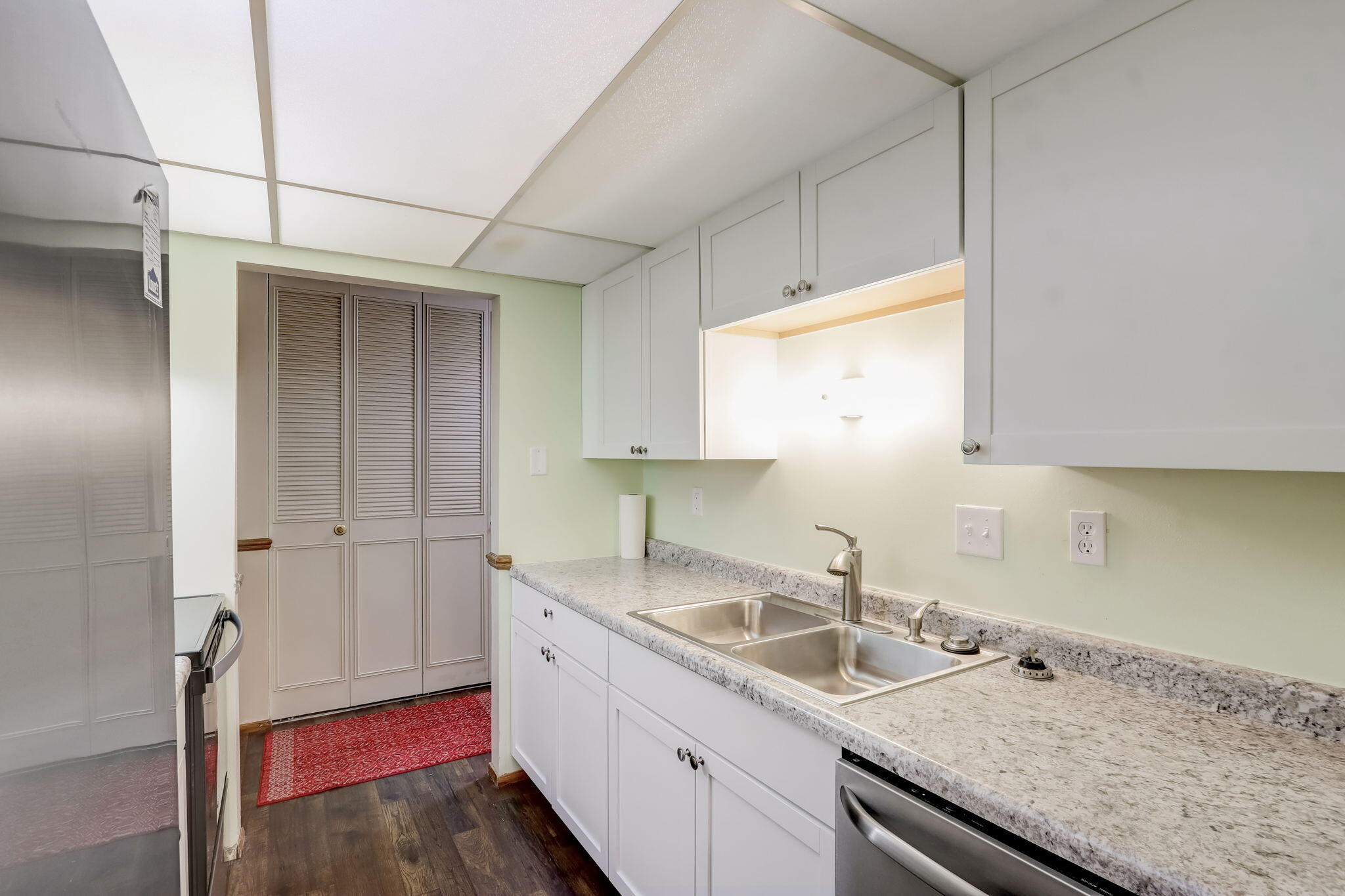 8117 W Manitoba St 4