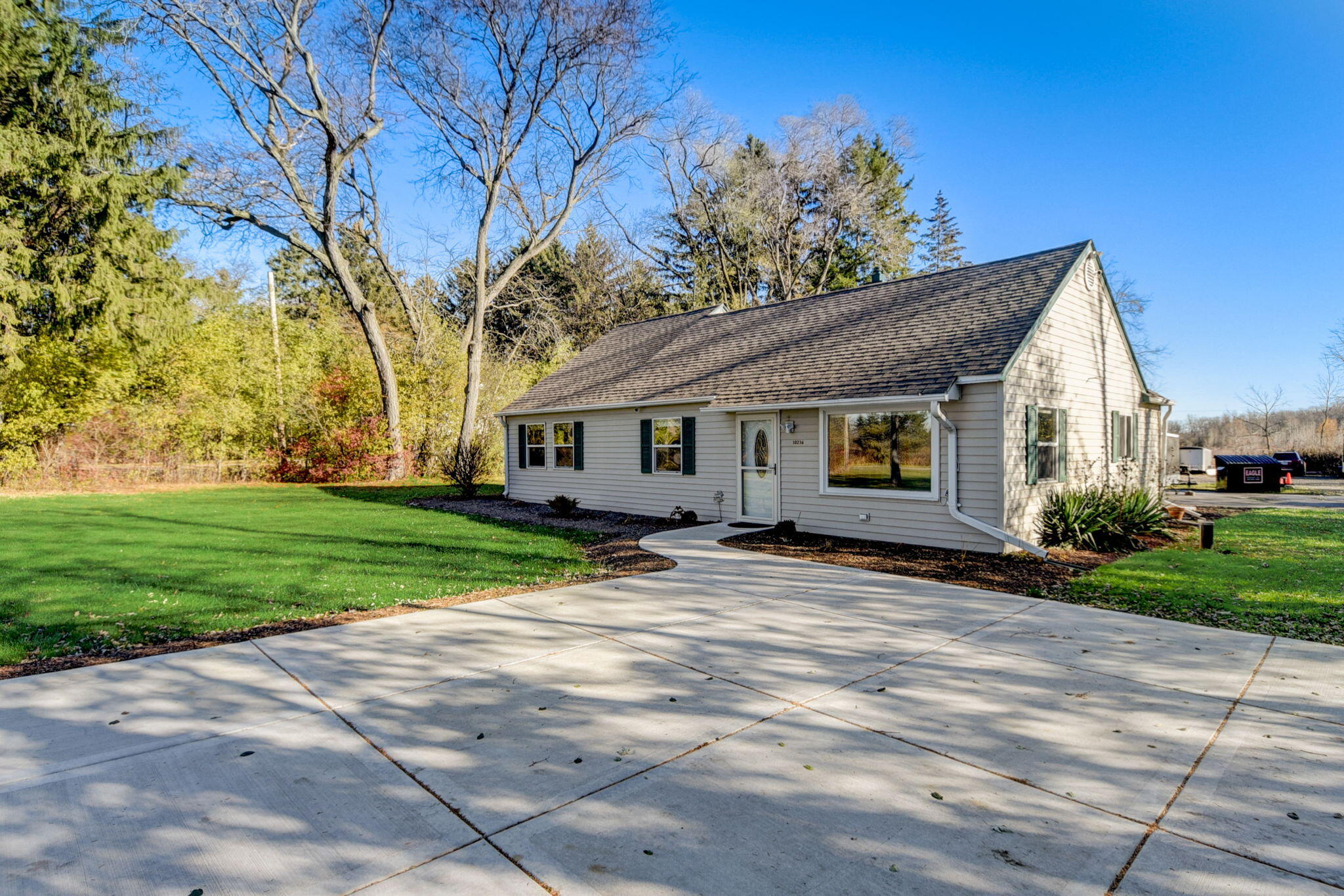 10216 N Baehr Rd