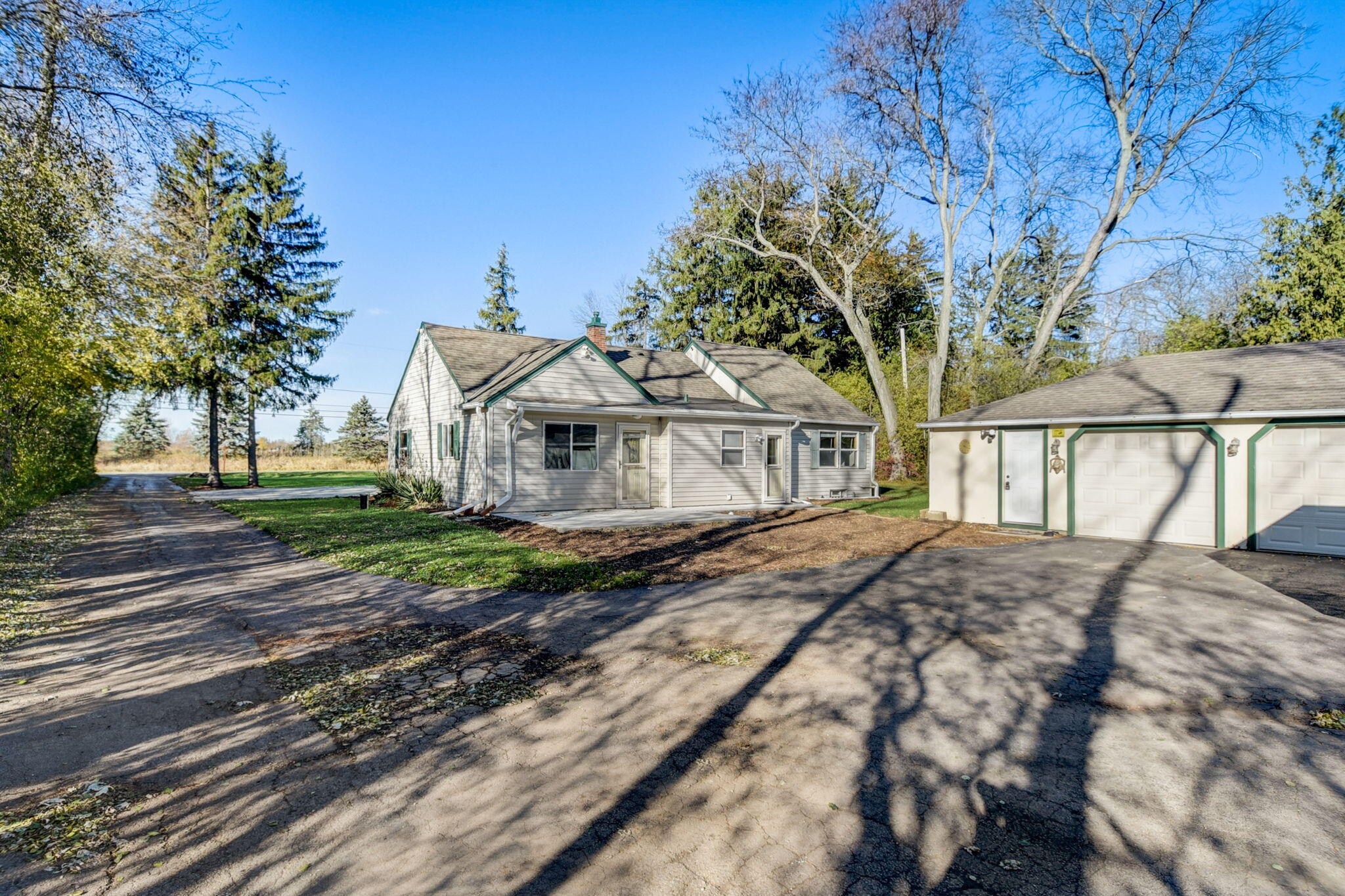 10216 N Baehr Rd