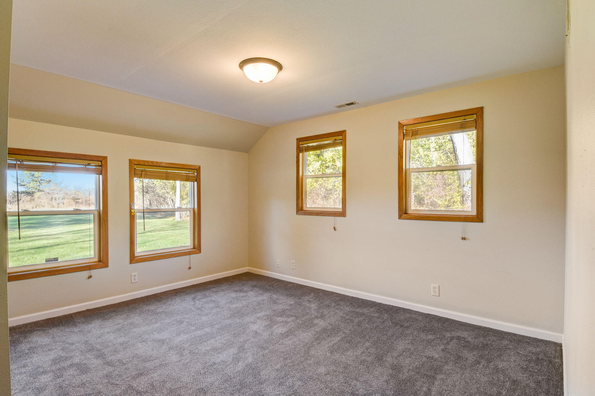10216 N Baehr Rd