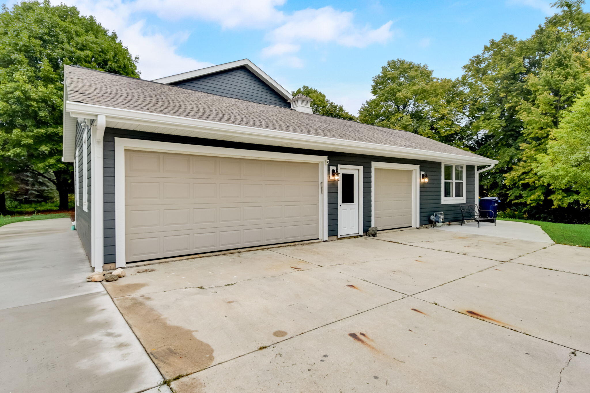 5703 Oakdale Ct