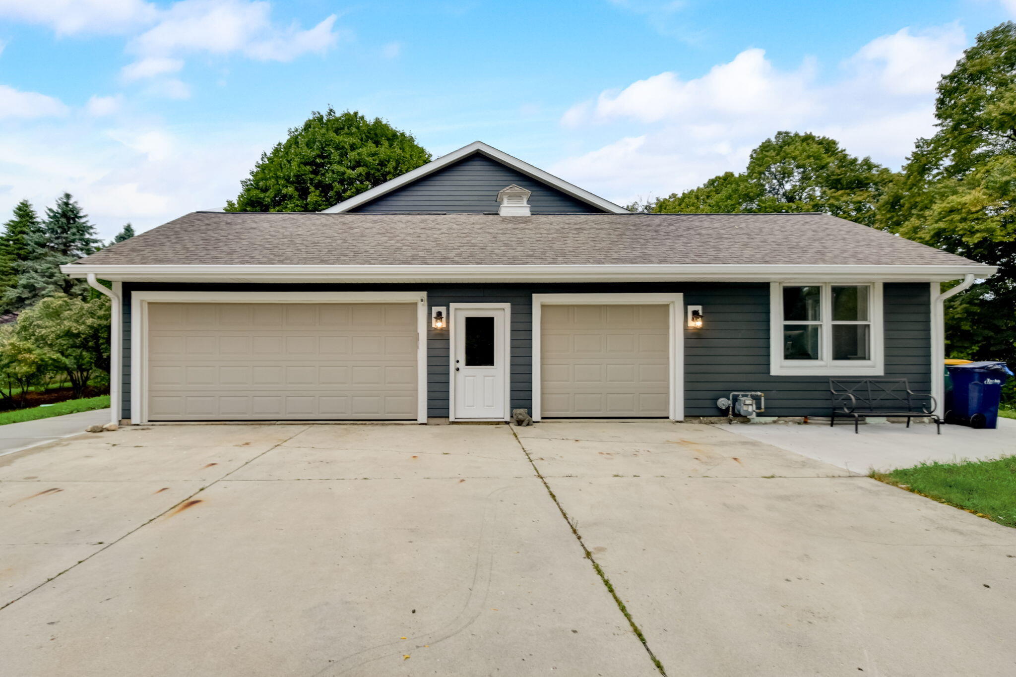 5703 Oakdale Ct