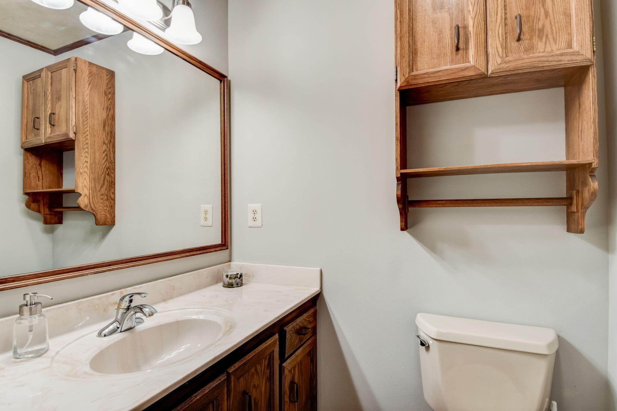 5703 Oakdale Ct