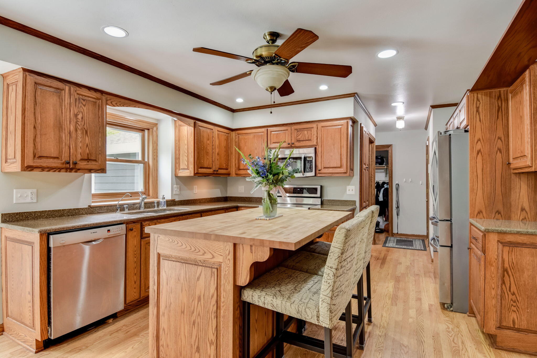 5703 Oakdale Ct