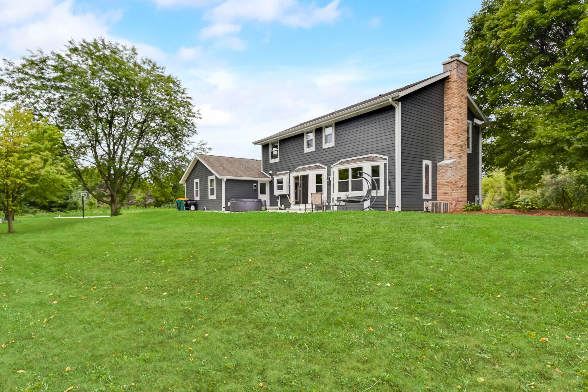 5703 Oakdale Ct
