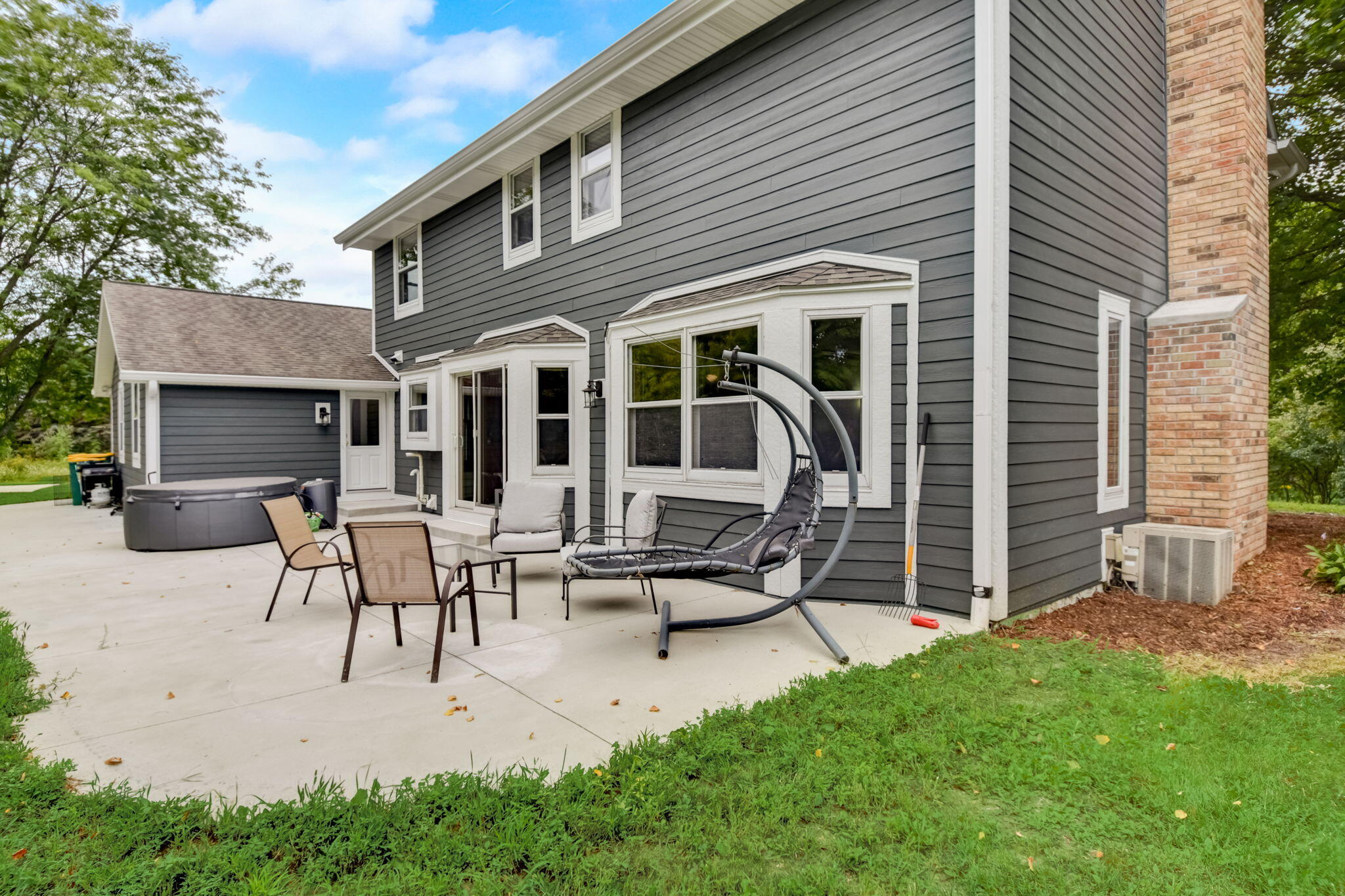 5703 Oakdale Ct