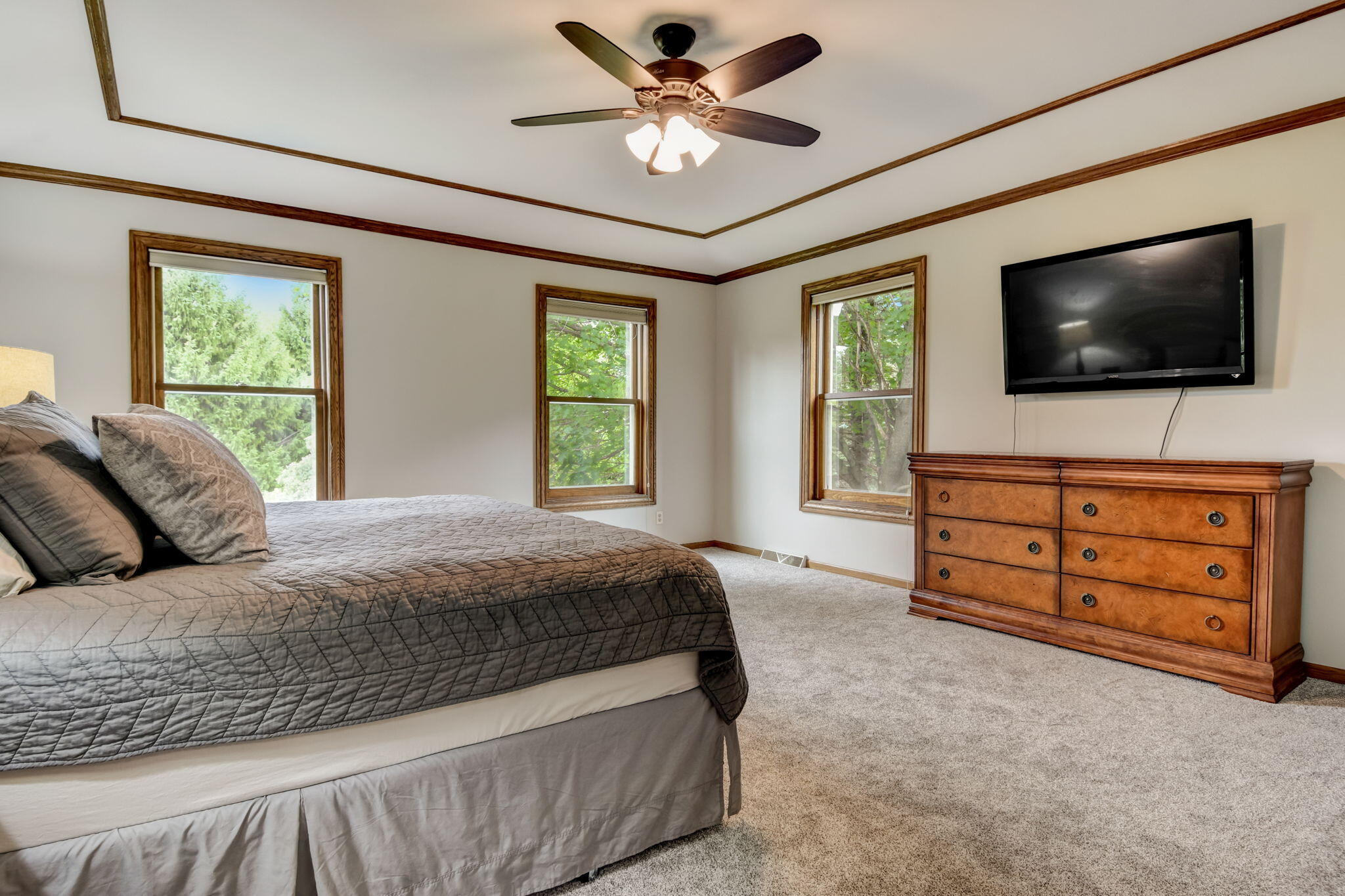 5703 Oakdale Ct