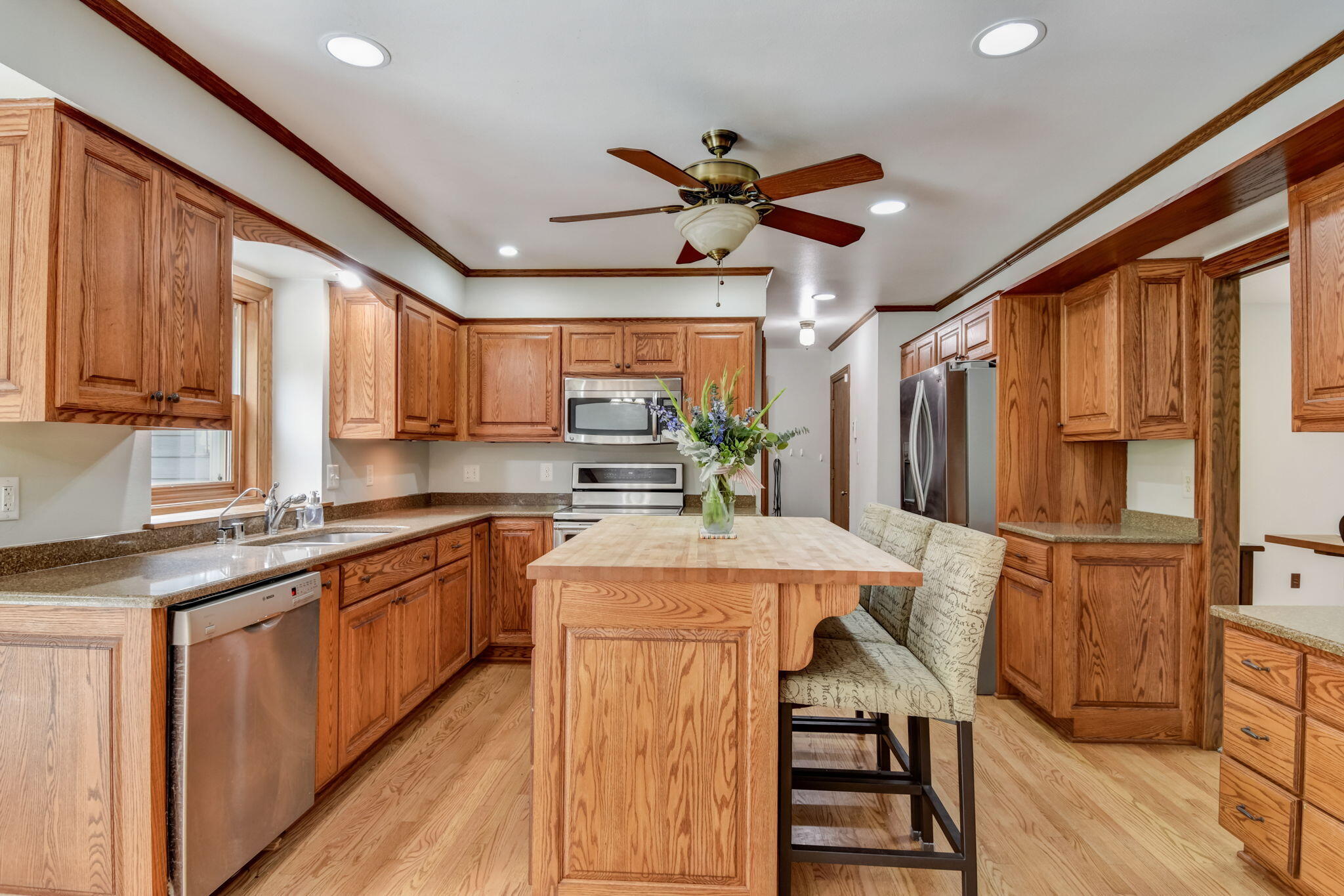 5703 Oakdale Ct