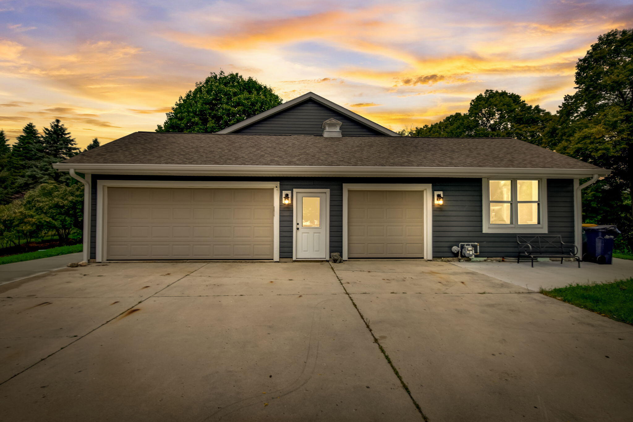 5703 Oakdale Ct