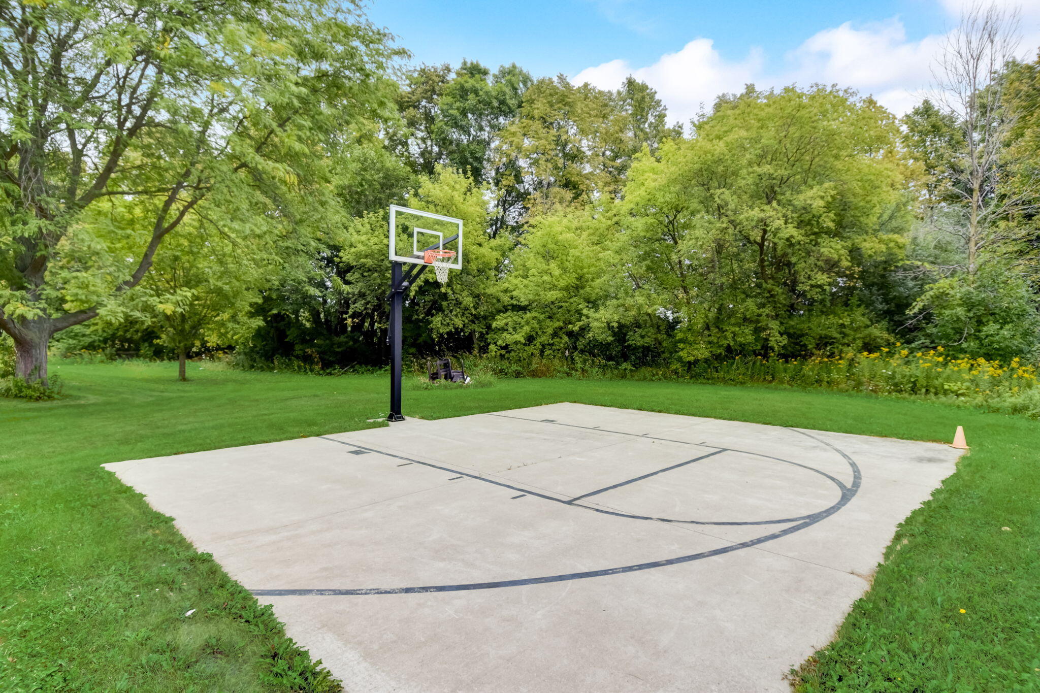 5703 Oakdale Ct
