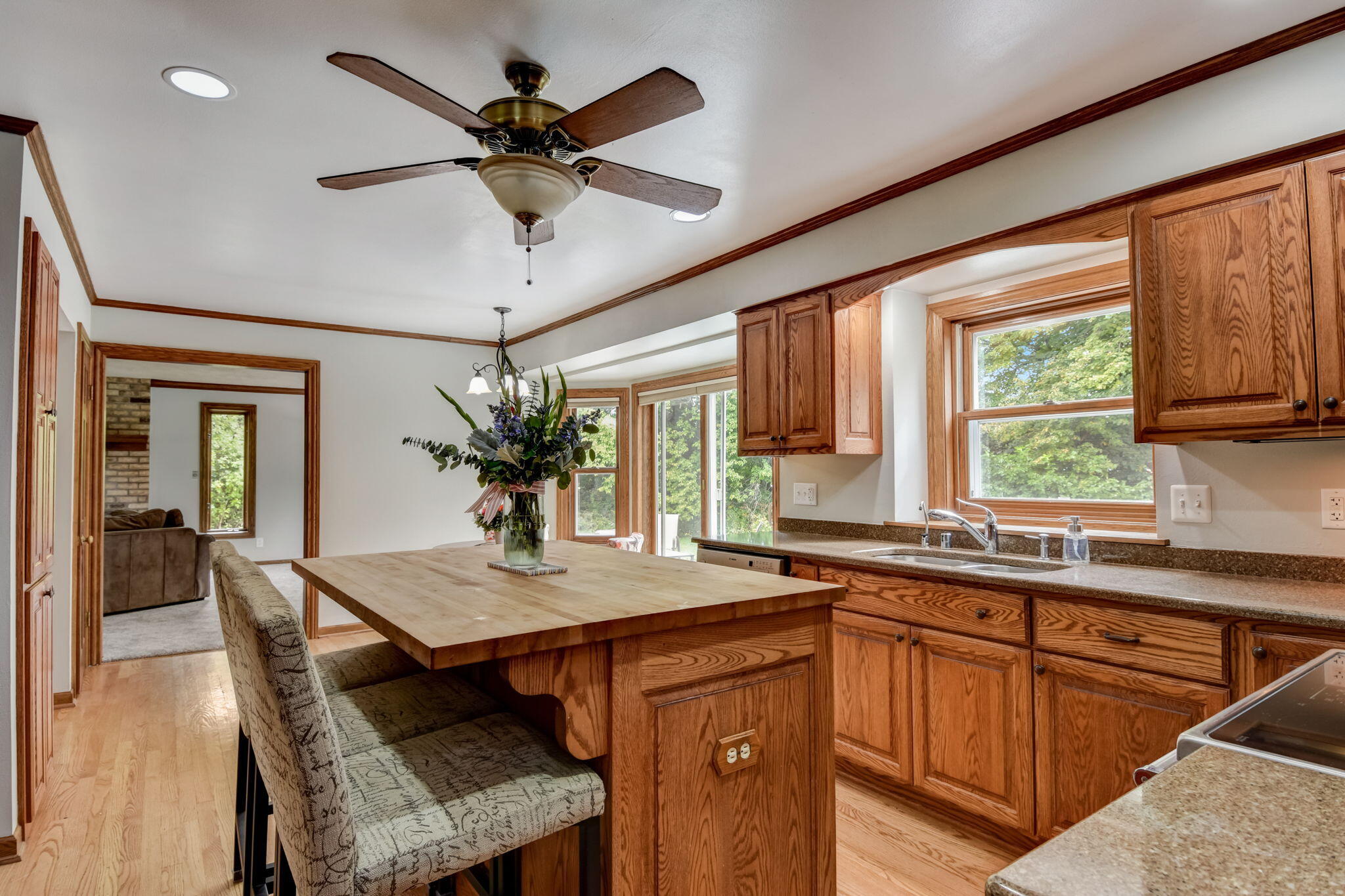 5703 Oakdale Ct