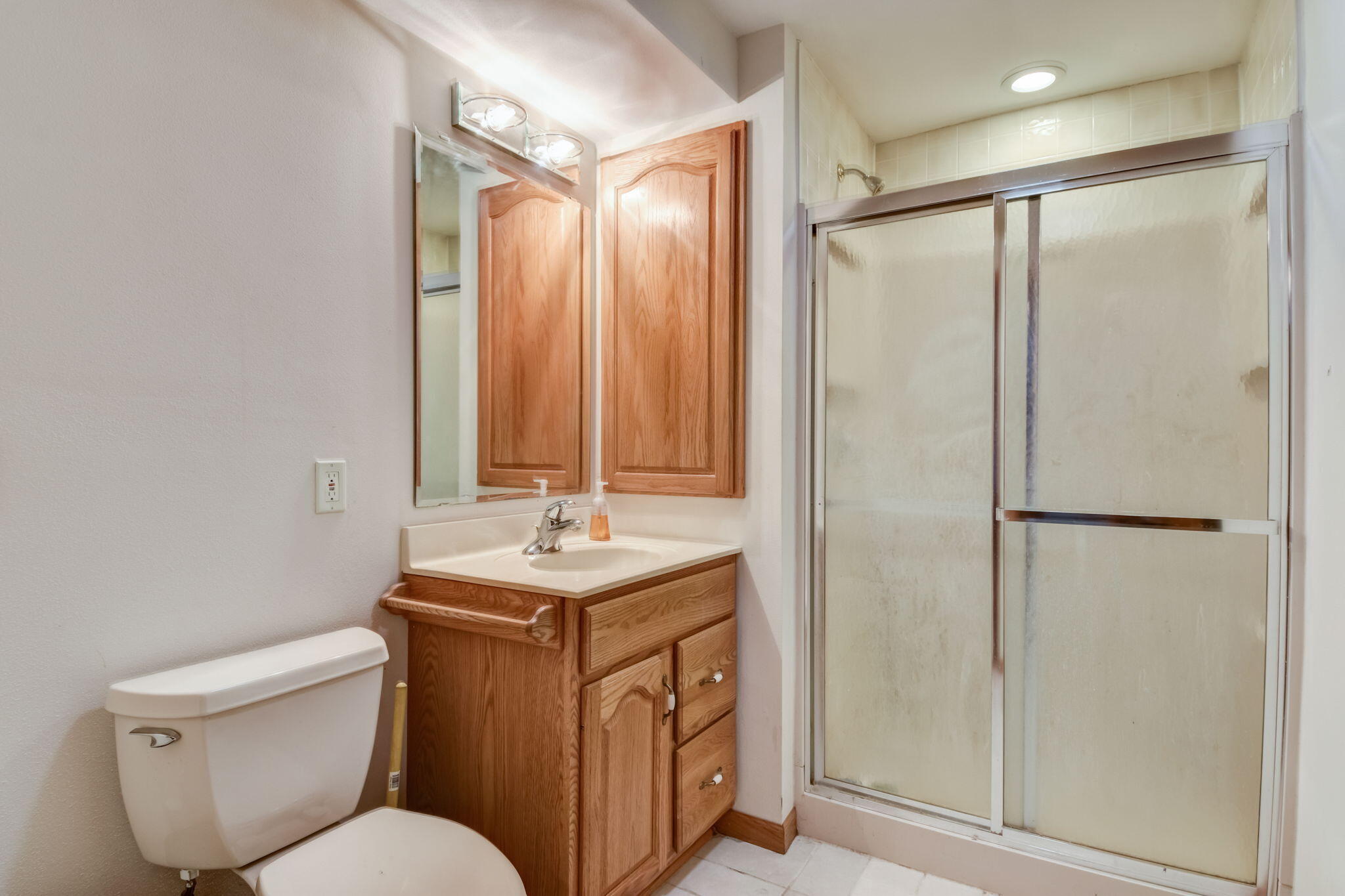 5703 Oakdale Ct