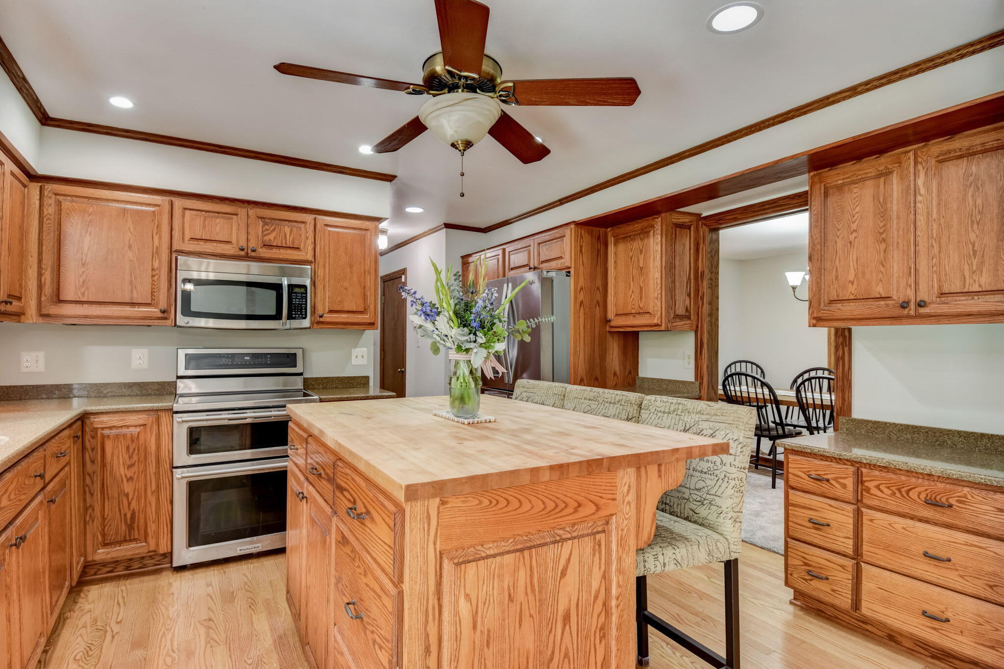 5703 Oakdale Ct
