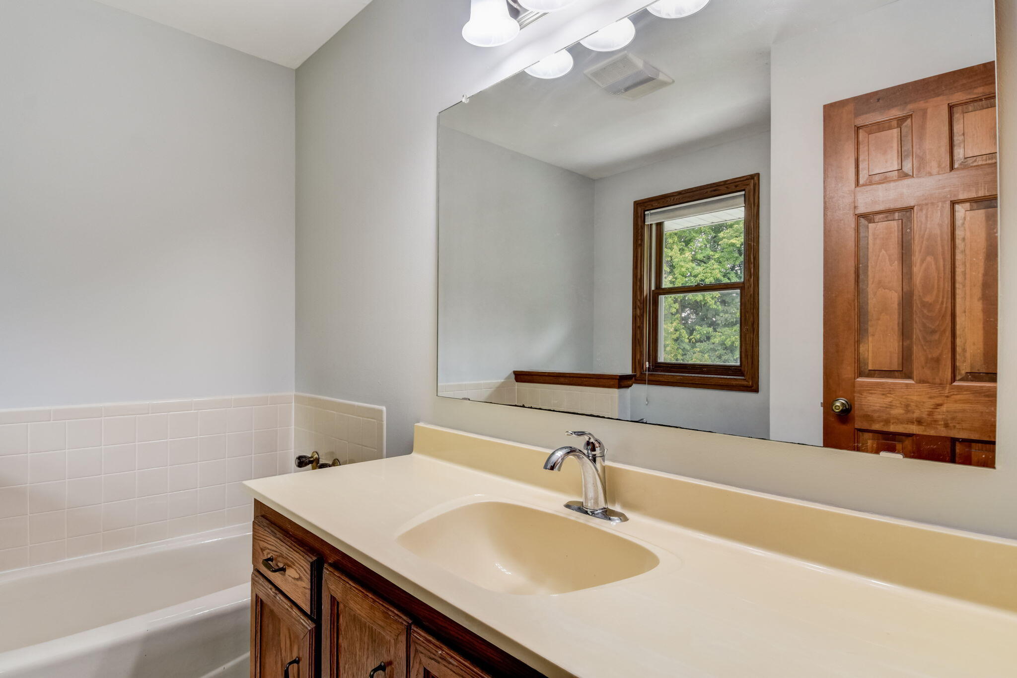 5703 Oakdale Ct