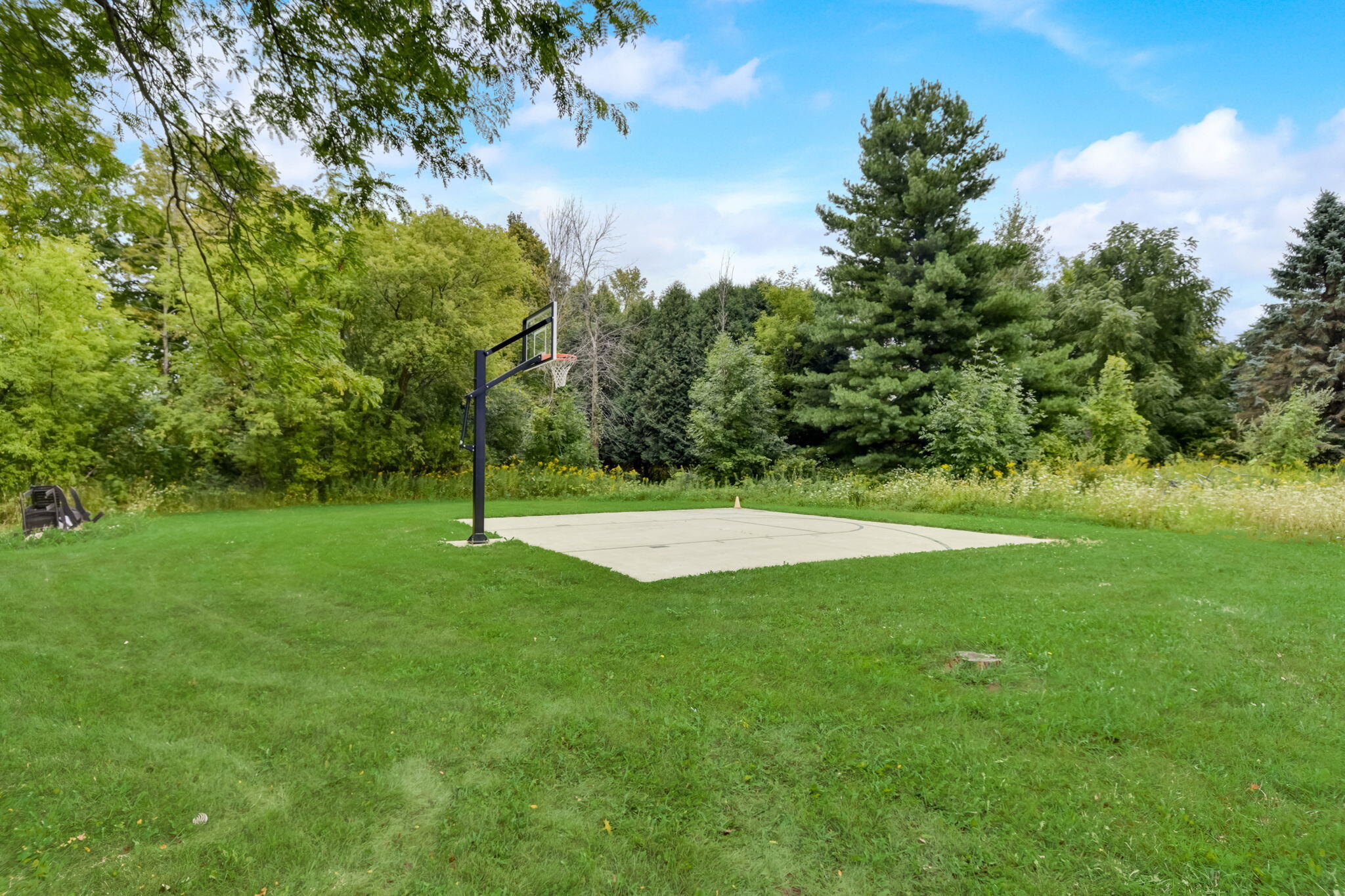 5703 Oakdale Ct
