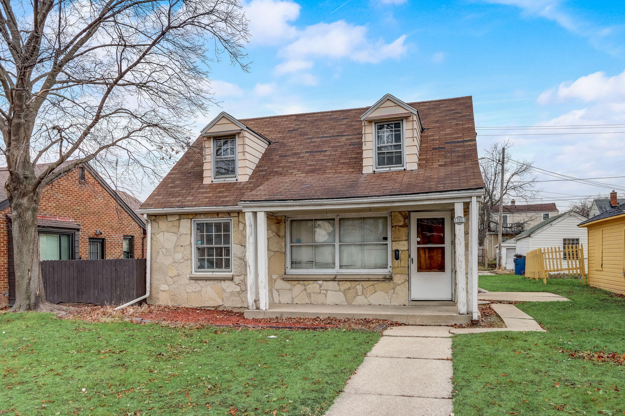 4218 W Derby Pl