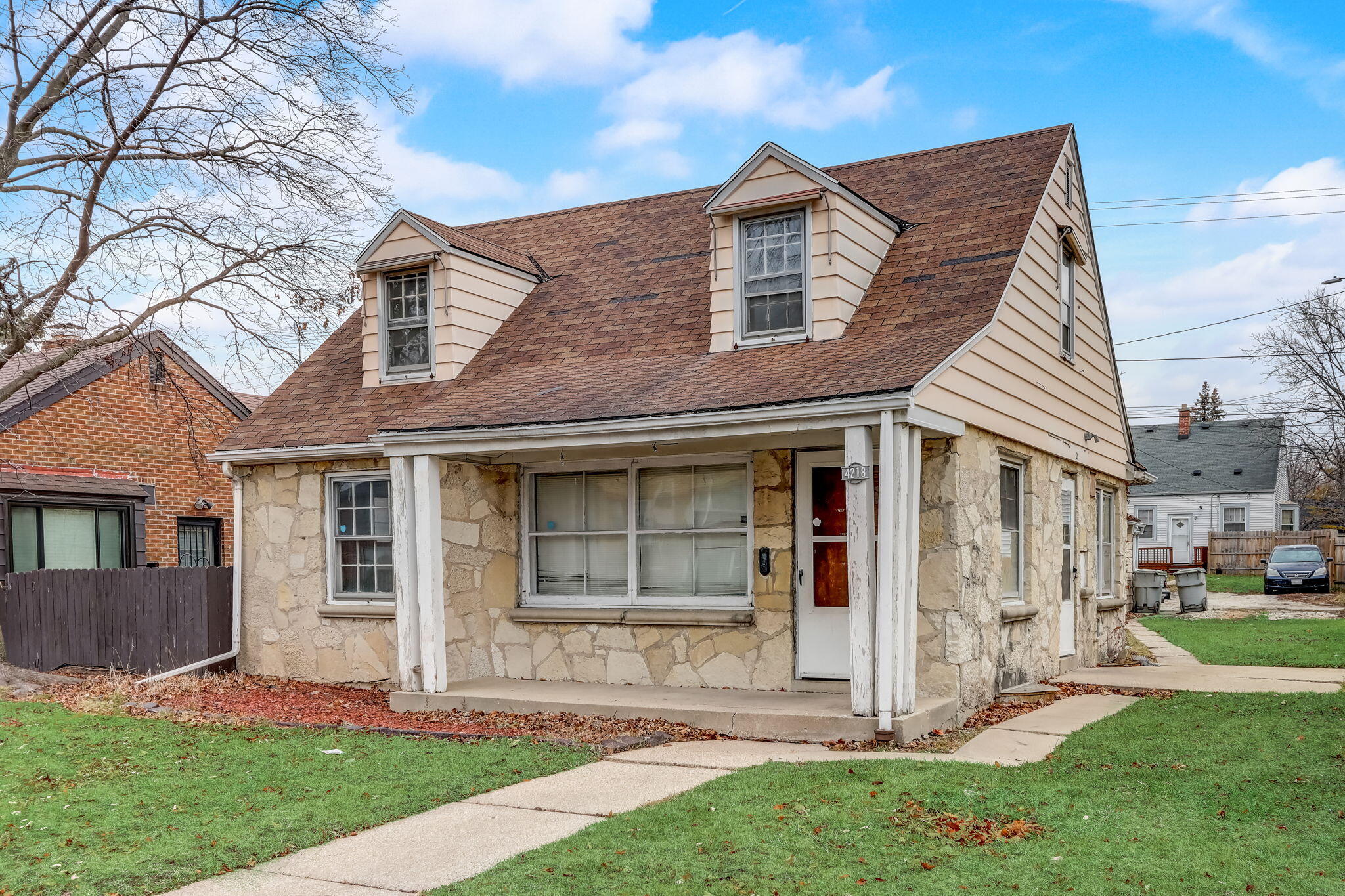 4218 W Derby Pl