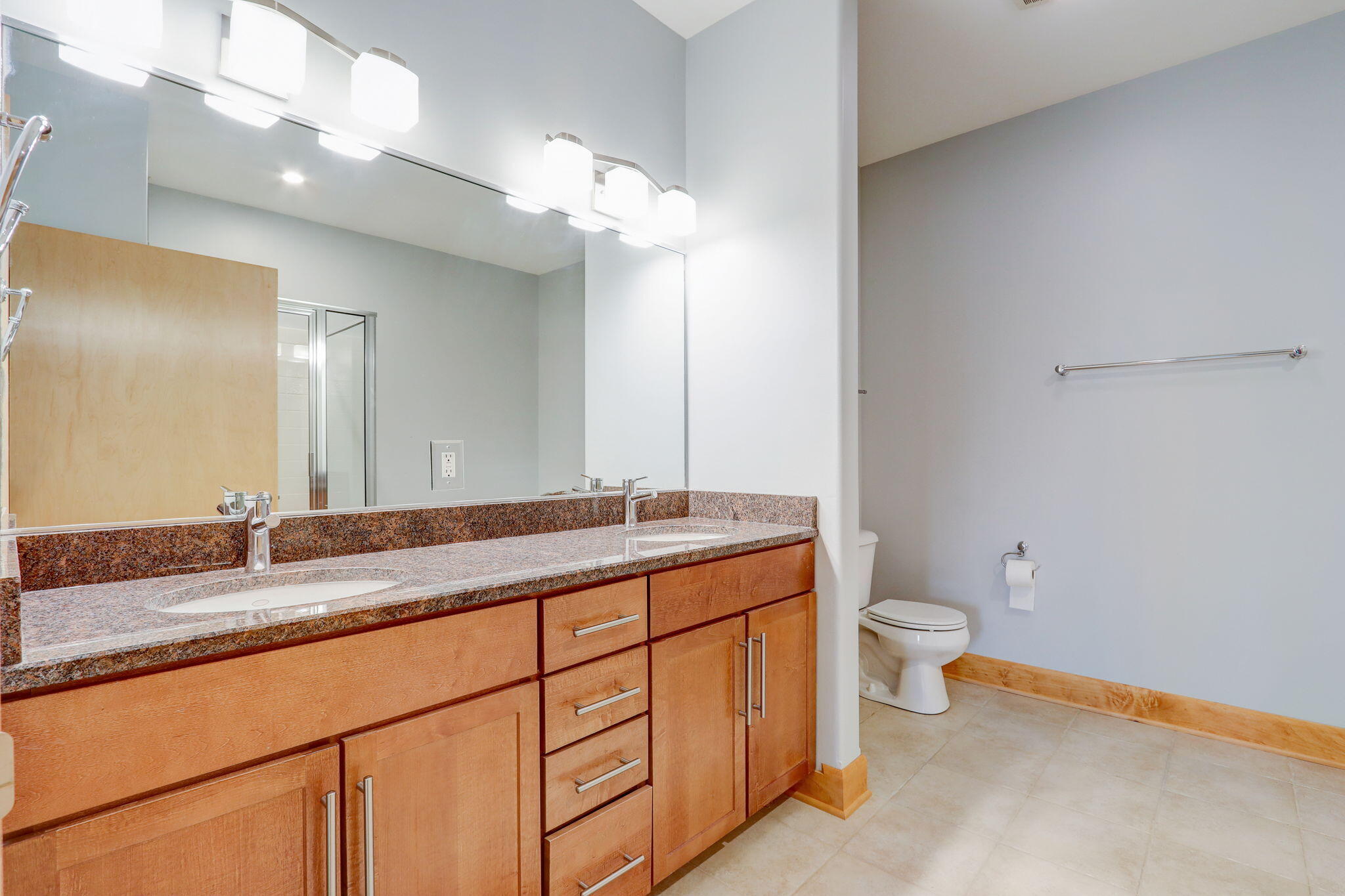 1550 E Royall Pl 706