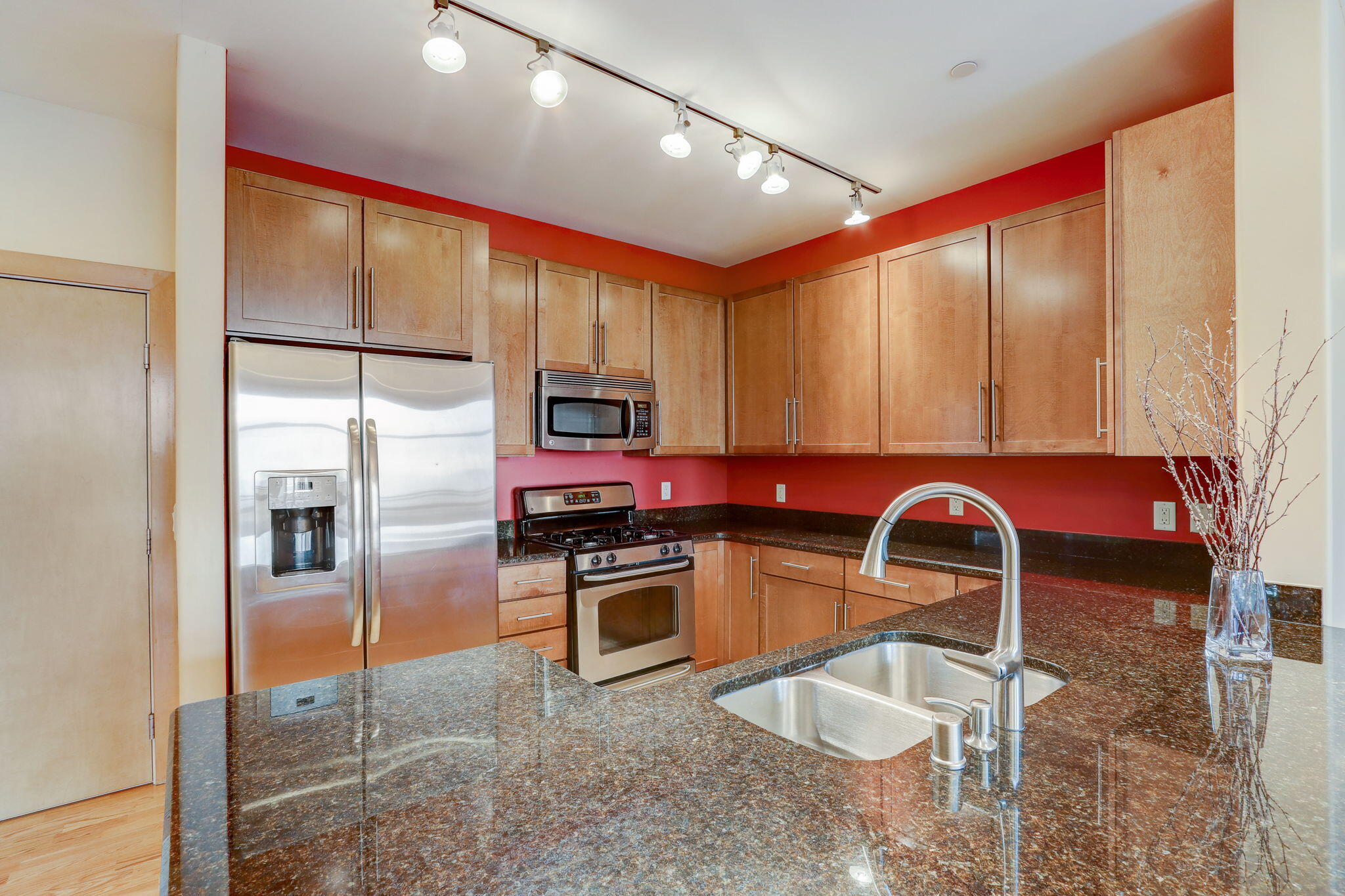 1550 E Royall Pl 706