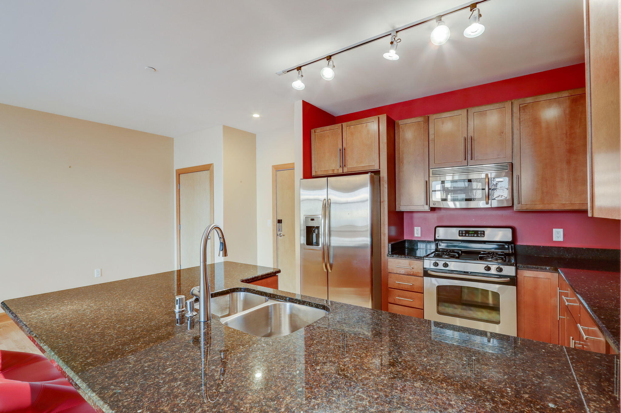 1550 E Royall Pl 706