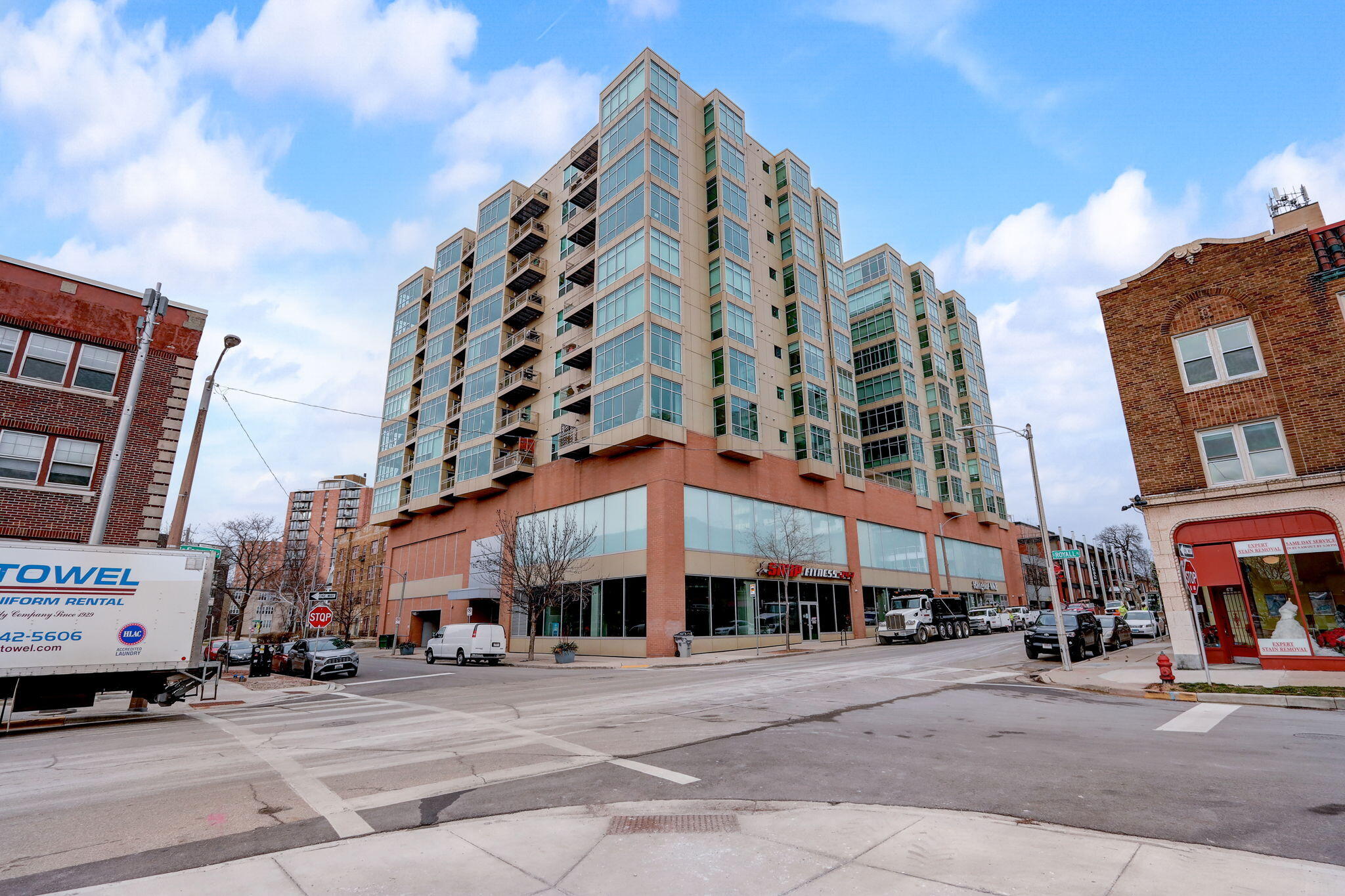 1550 E Royall Pl 706