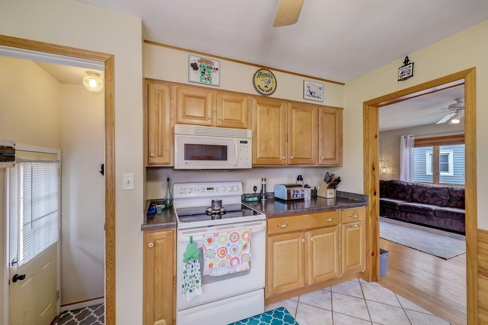 321 E 11th St