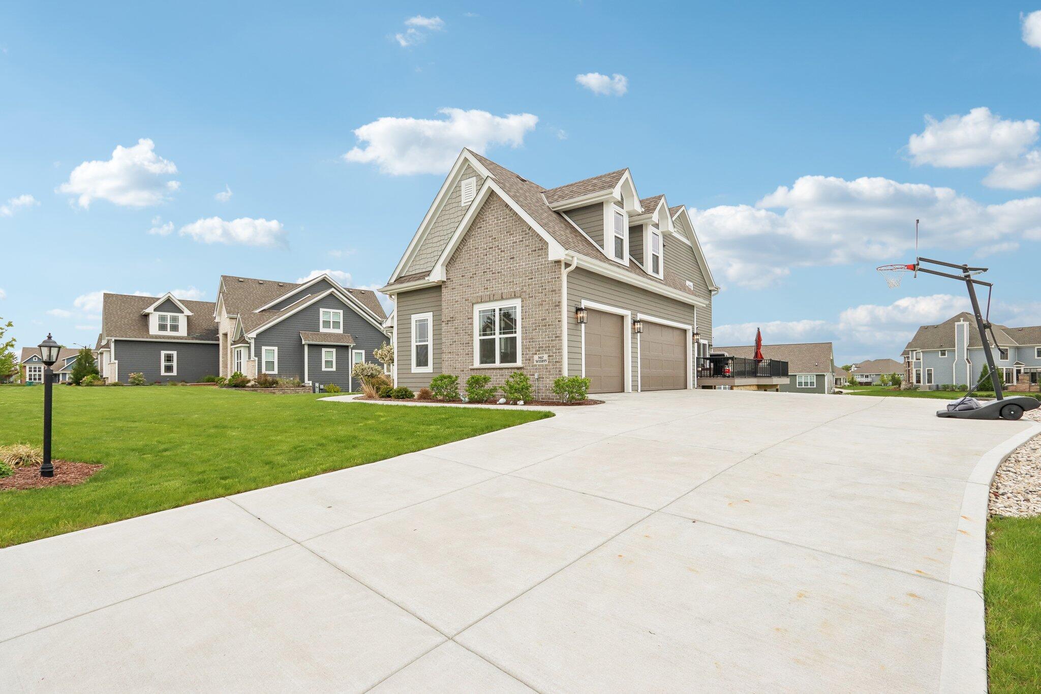 N67W15893 Tamarack Trl