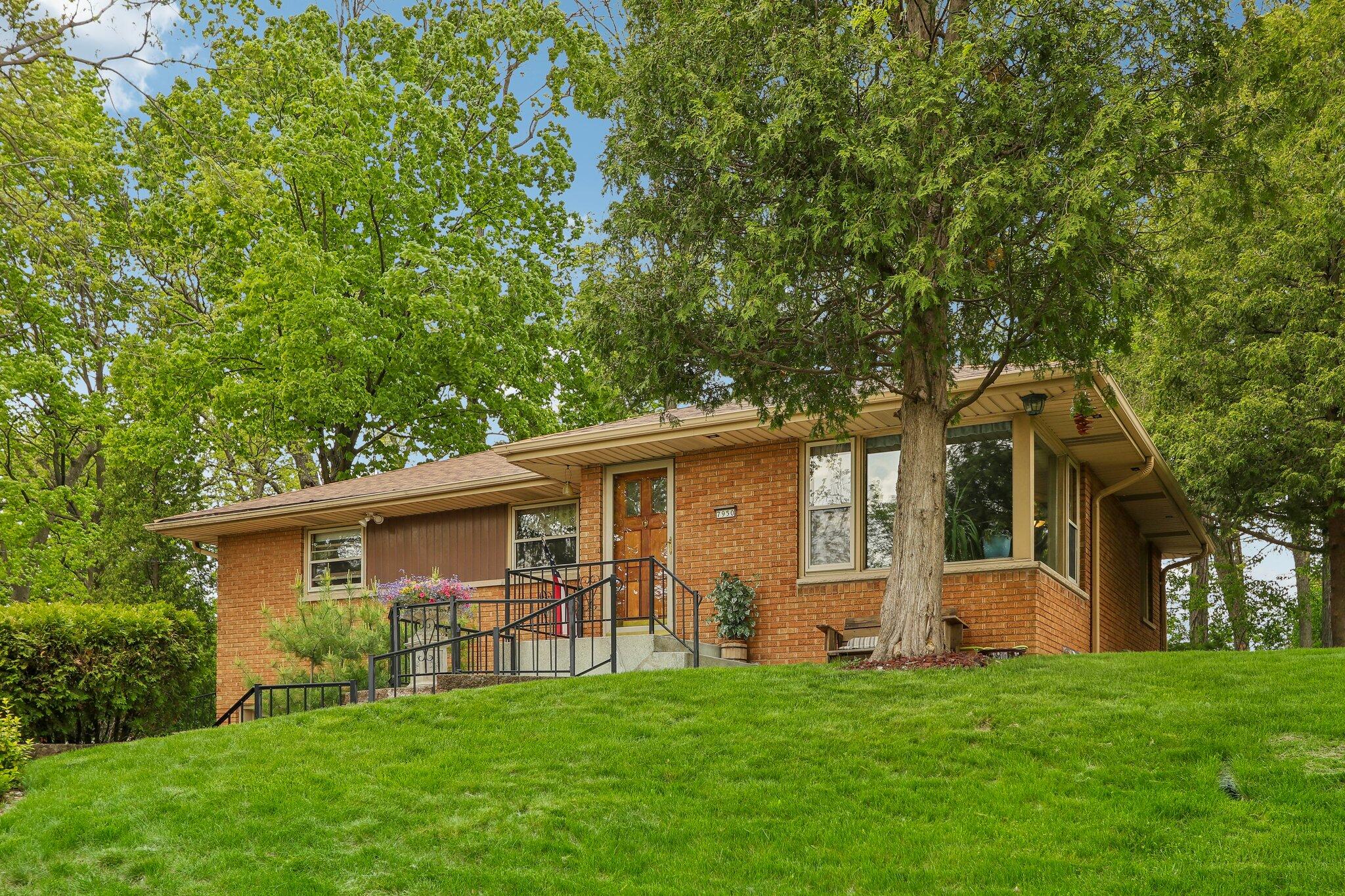 7950 W Allerton Ave