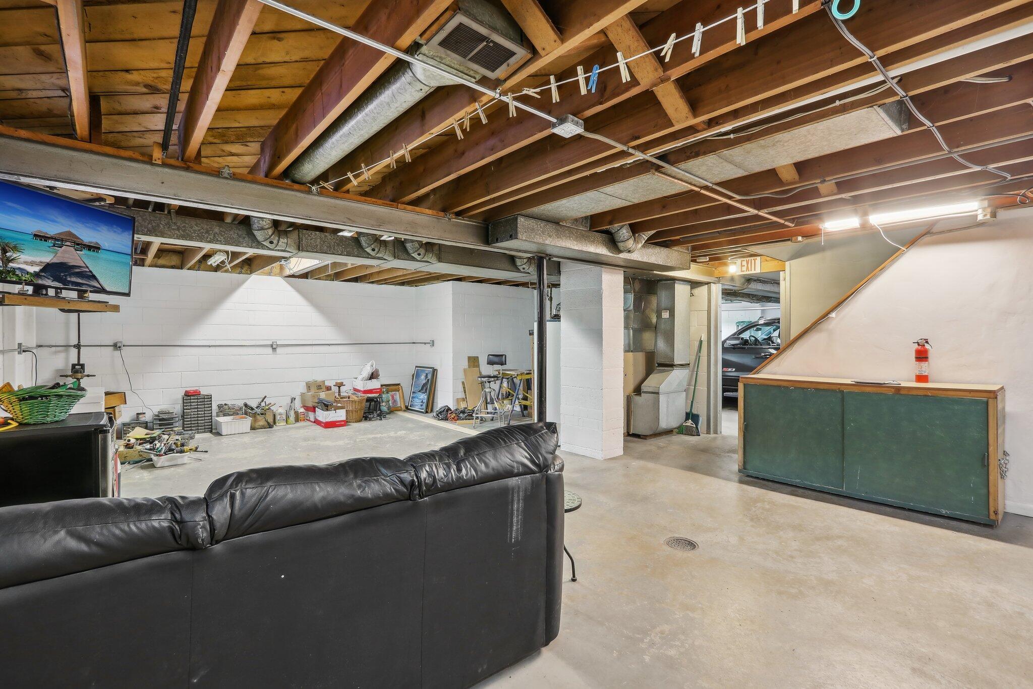 7950 W Allerton Ave