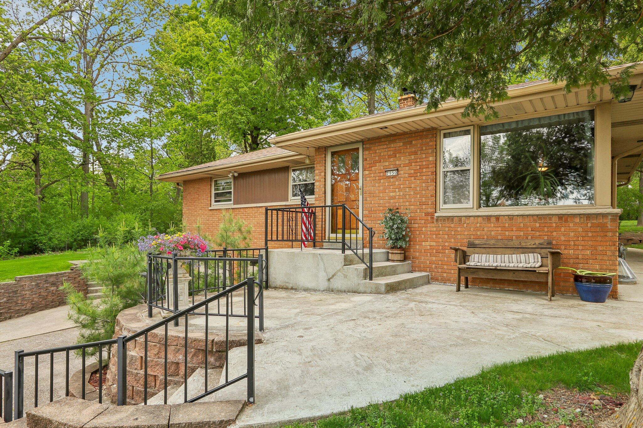 7950 W Allerton Ave