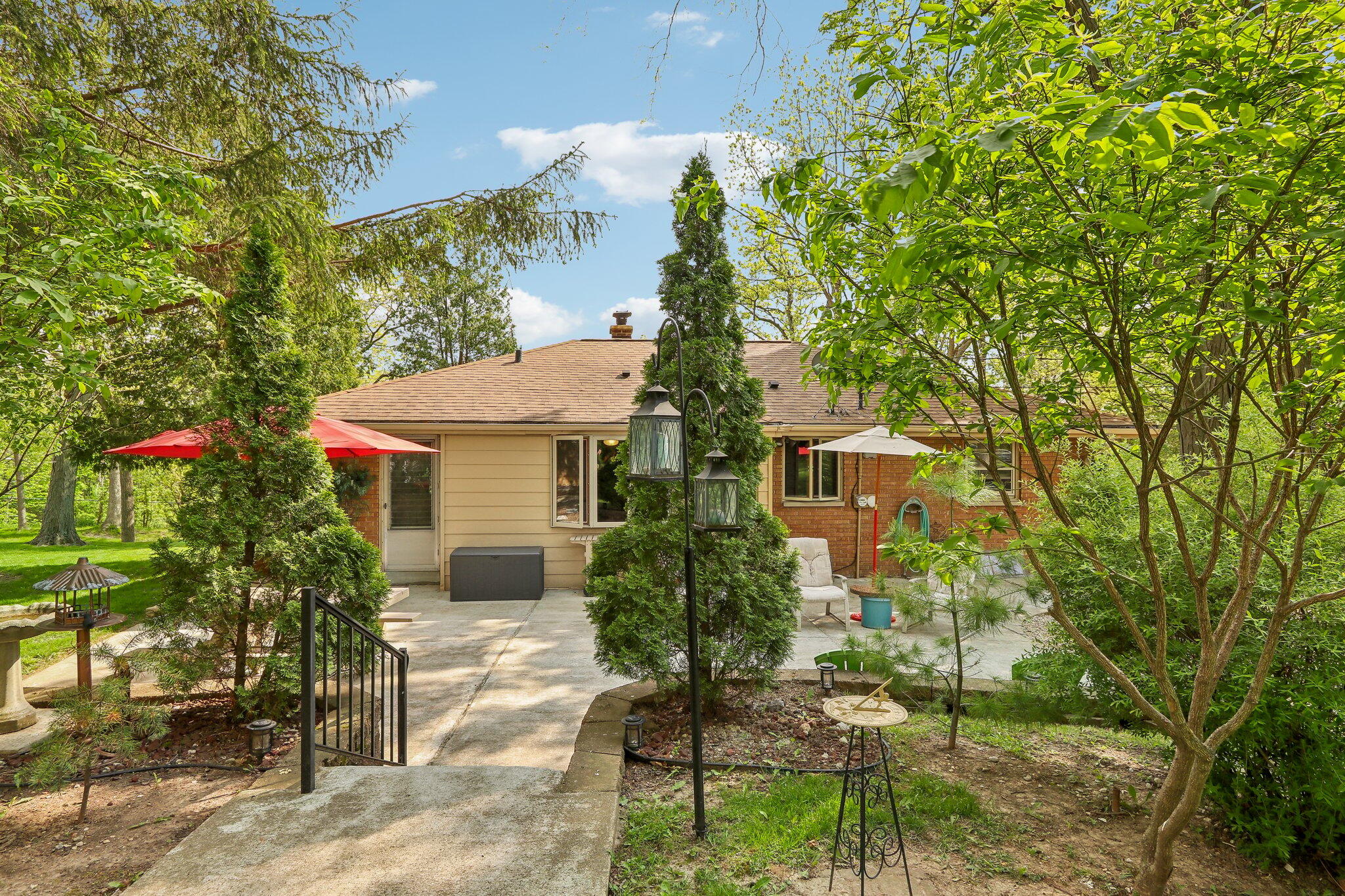 7950 W Allerton Ave