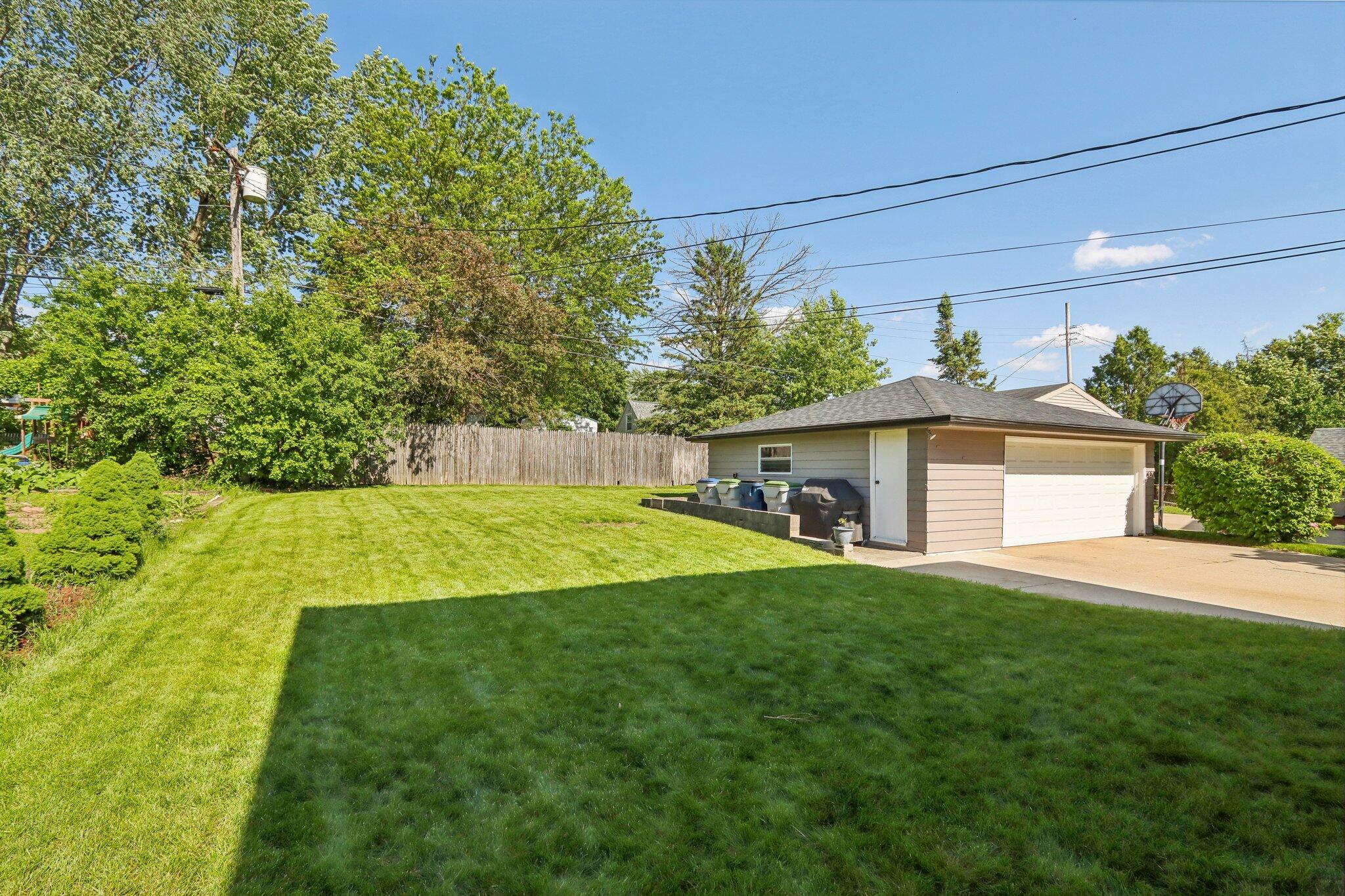 3742 S 91st St 3744