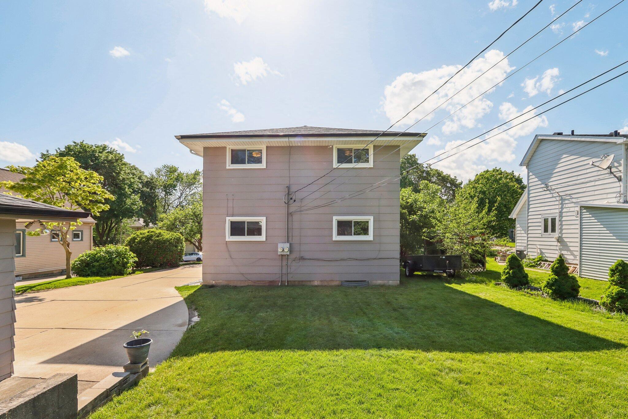 3742 S 91st St 3744