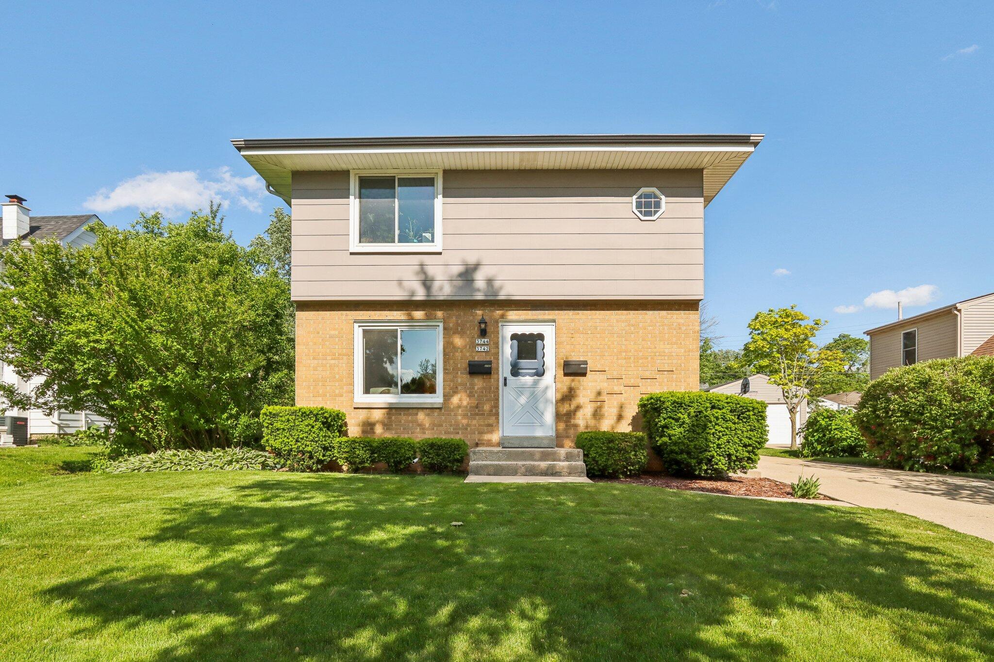3742 S 91st St 3744