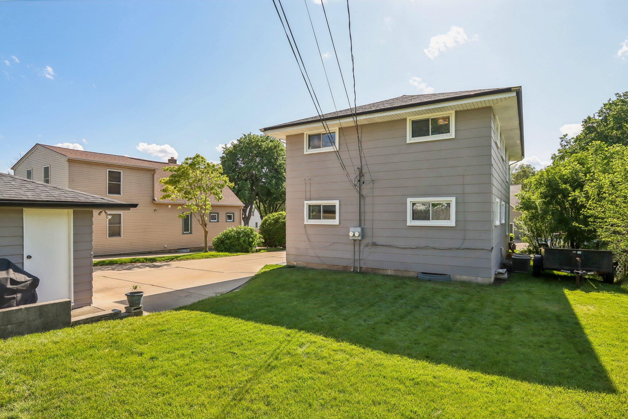 3742 S 91st St 3744