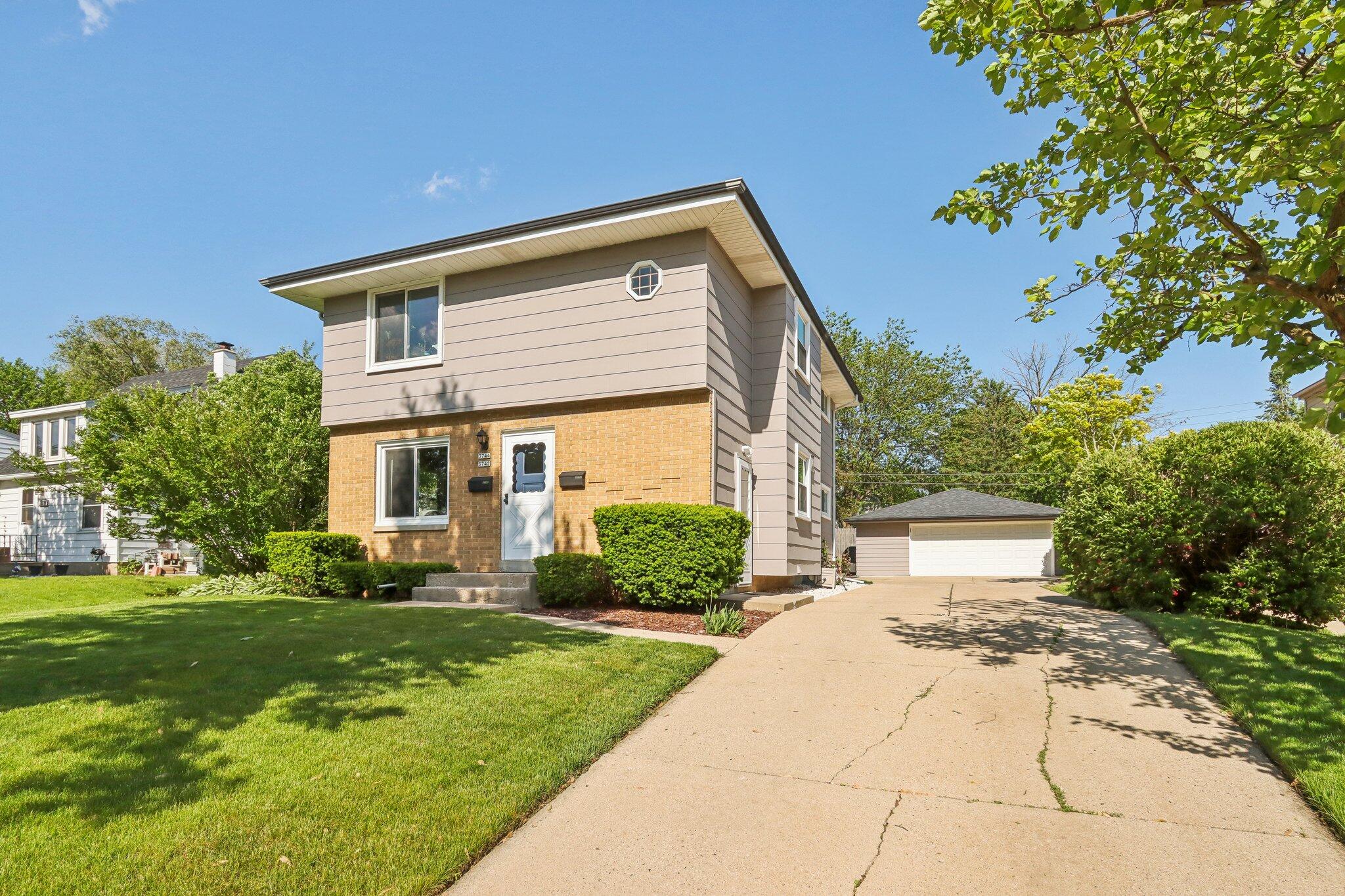 3742 S 91st St 3744