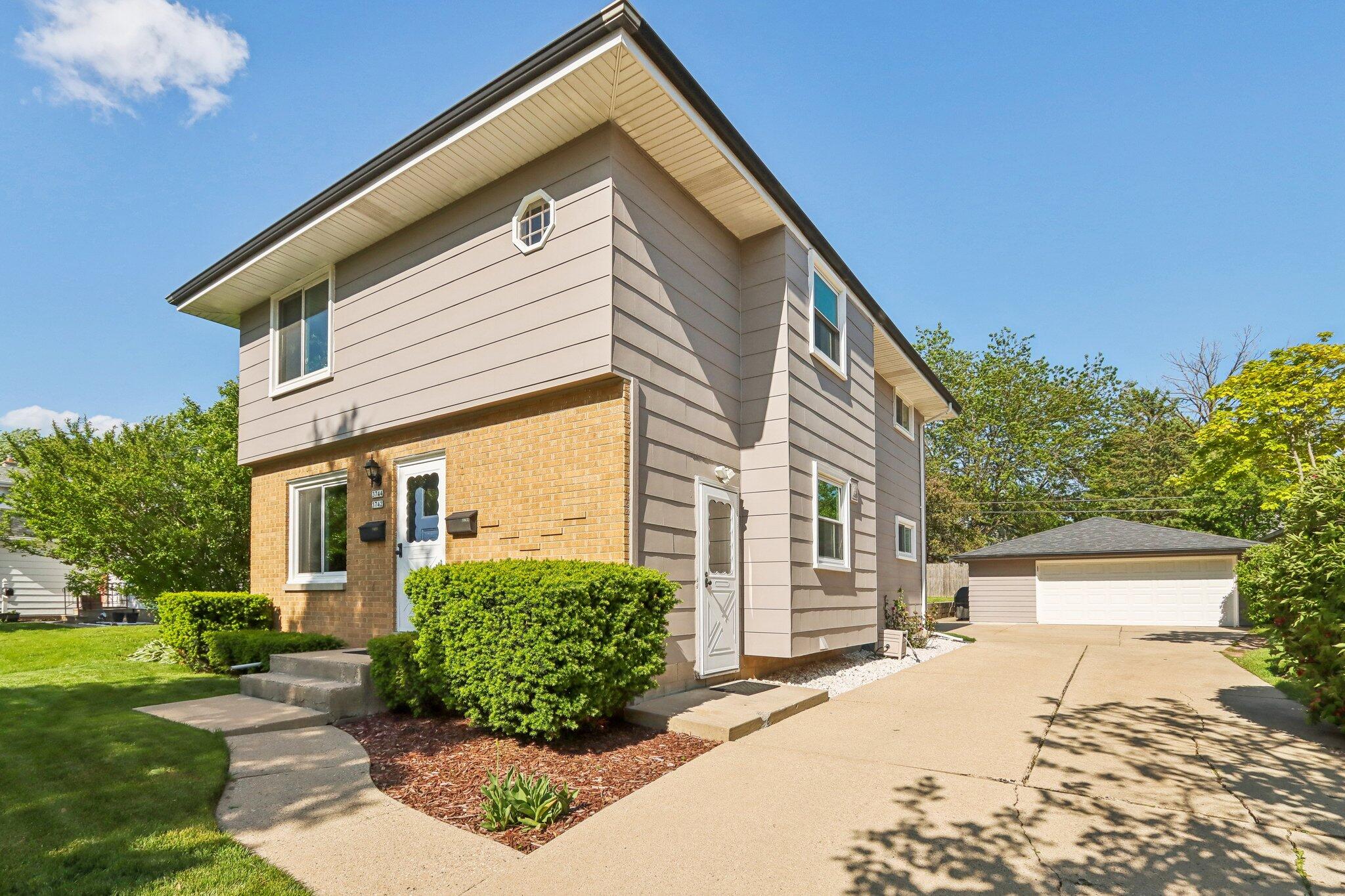 3742 S 91st St 3744