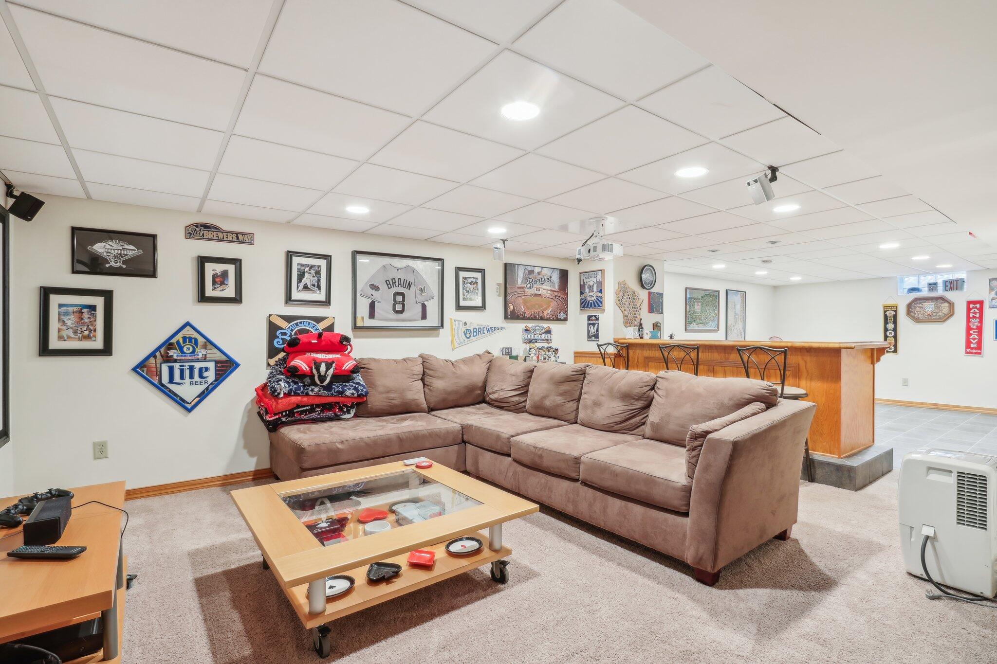 7742 N Edgeworth Dr