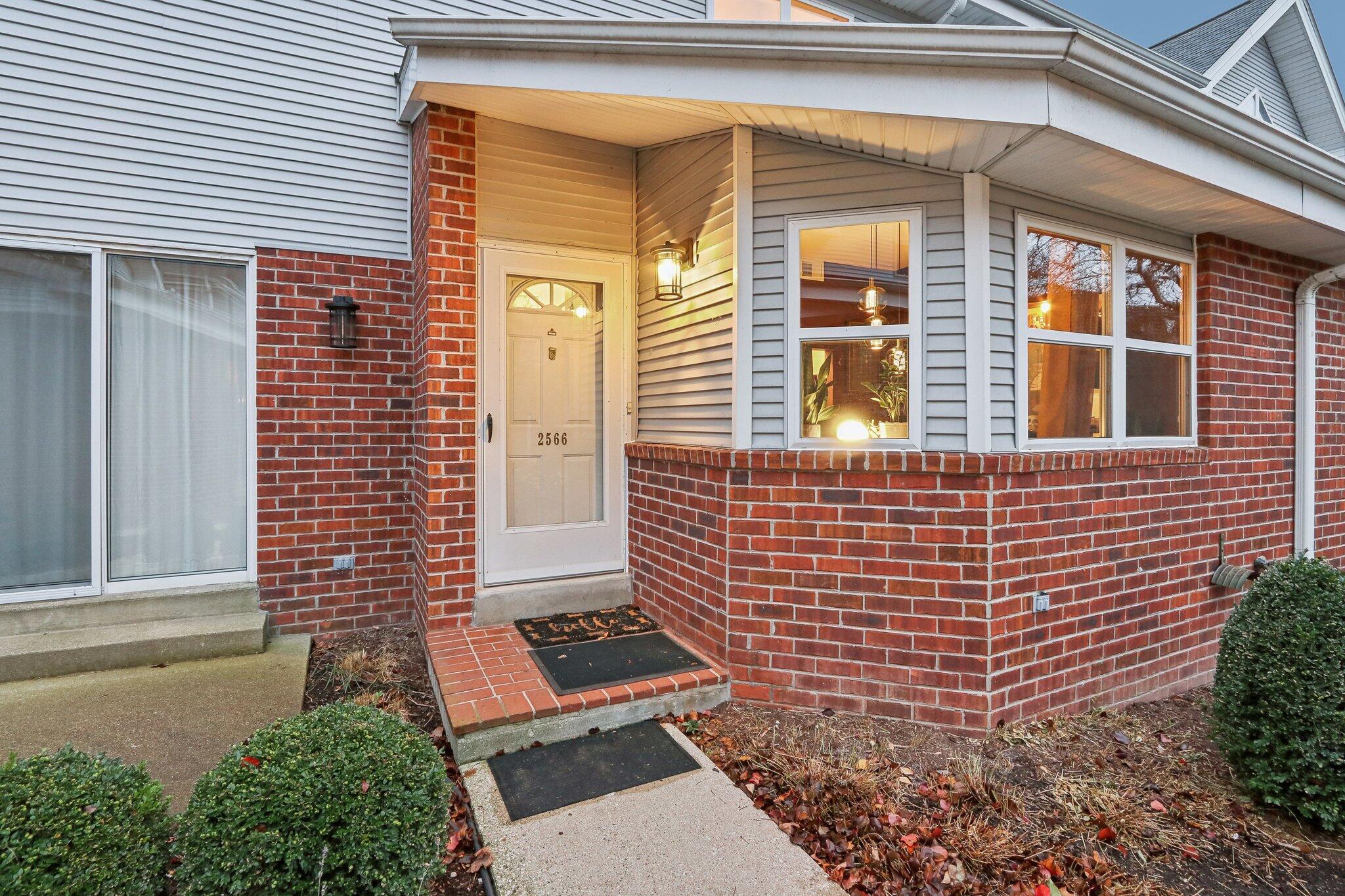 2566 N Farwell Ave 14
