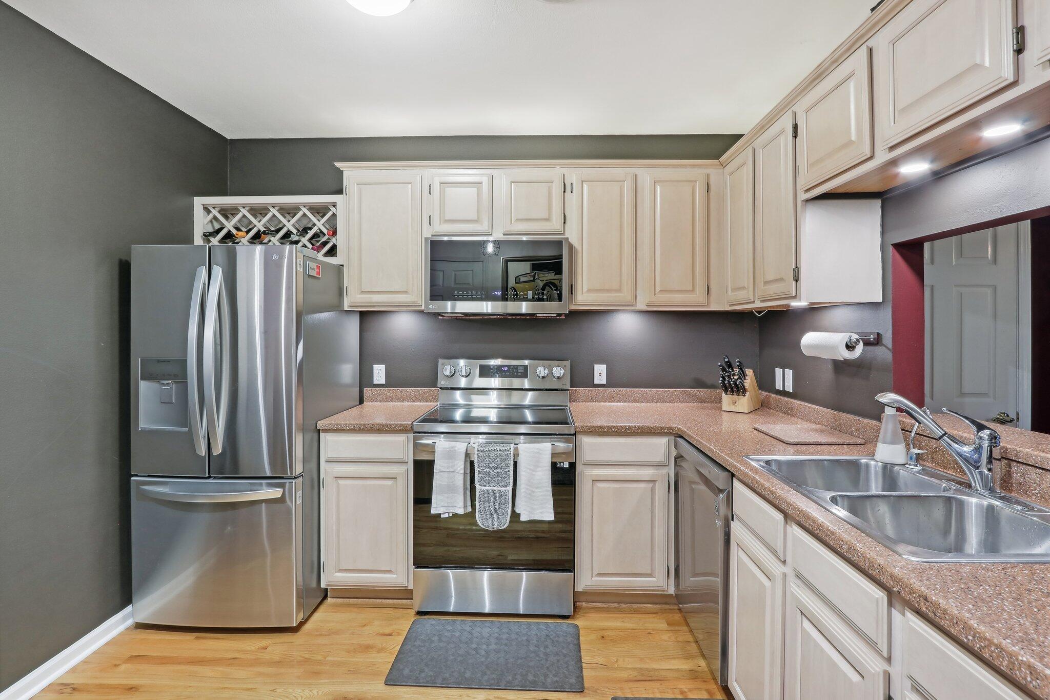 2566 N Farwell Ave 14