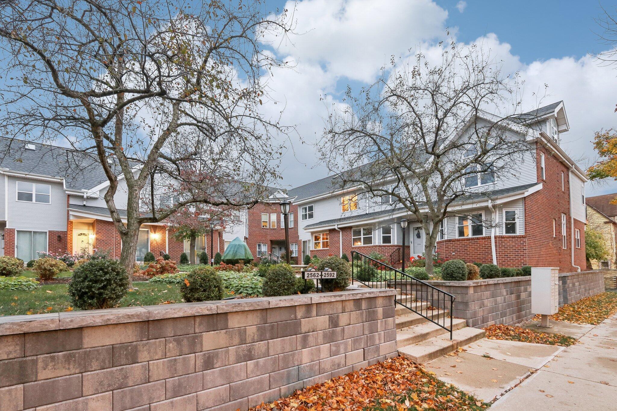 2566 N Farwell Ave 14