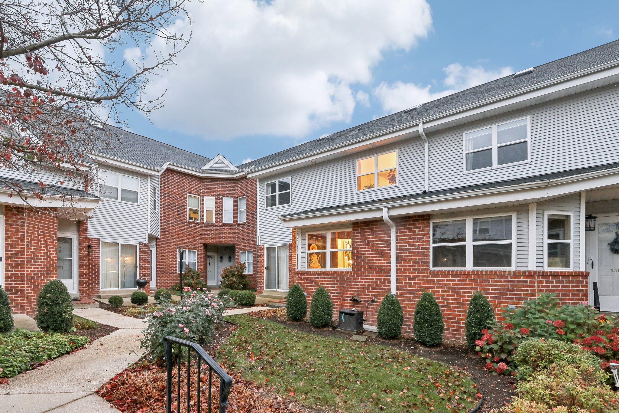 2566 N Farwell Ave 14