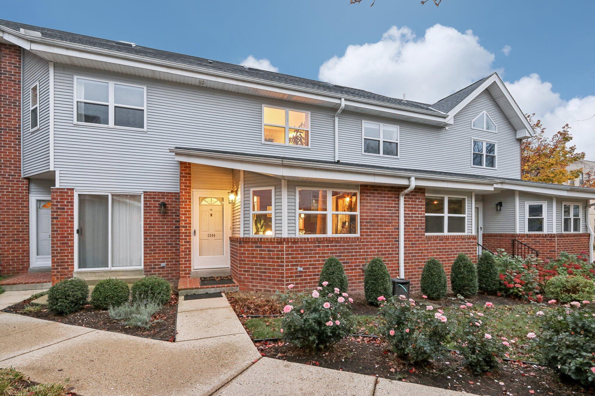 2566 N Farwell Ave 14