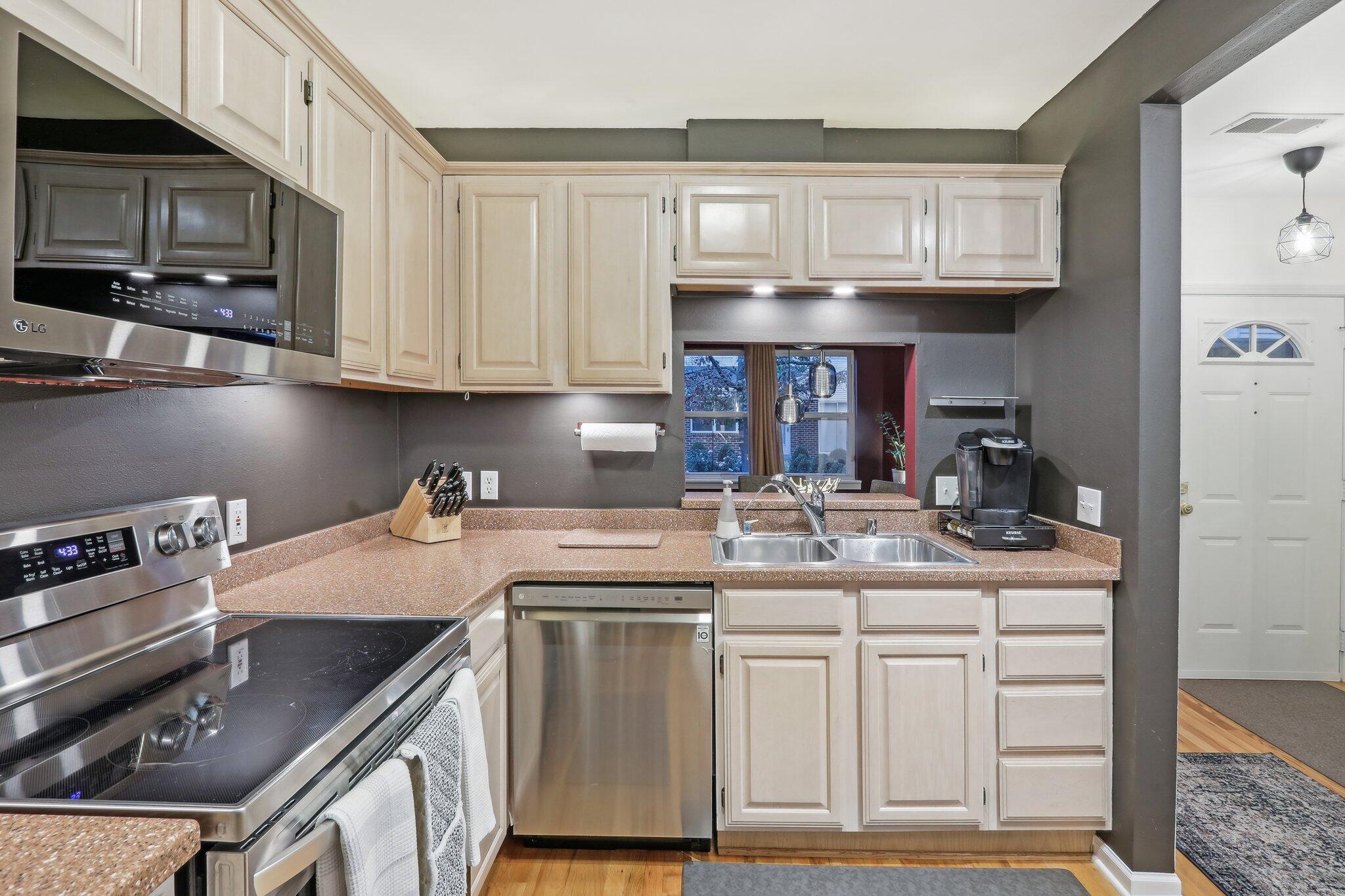 2566 N Farwell Ave 14
