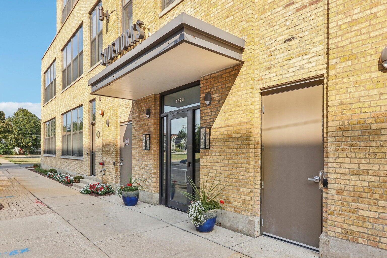 1924 N Hubbard St 502