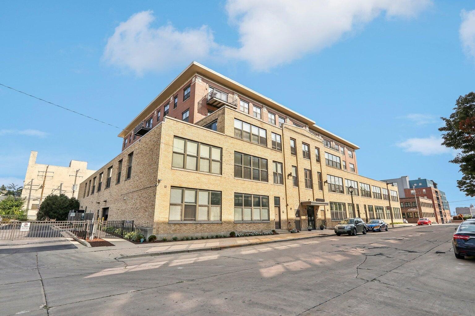 1924 N Hubbard St 502