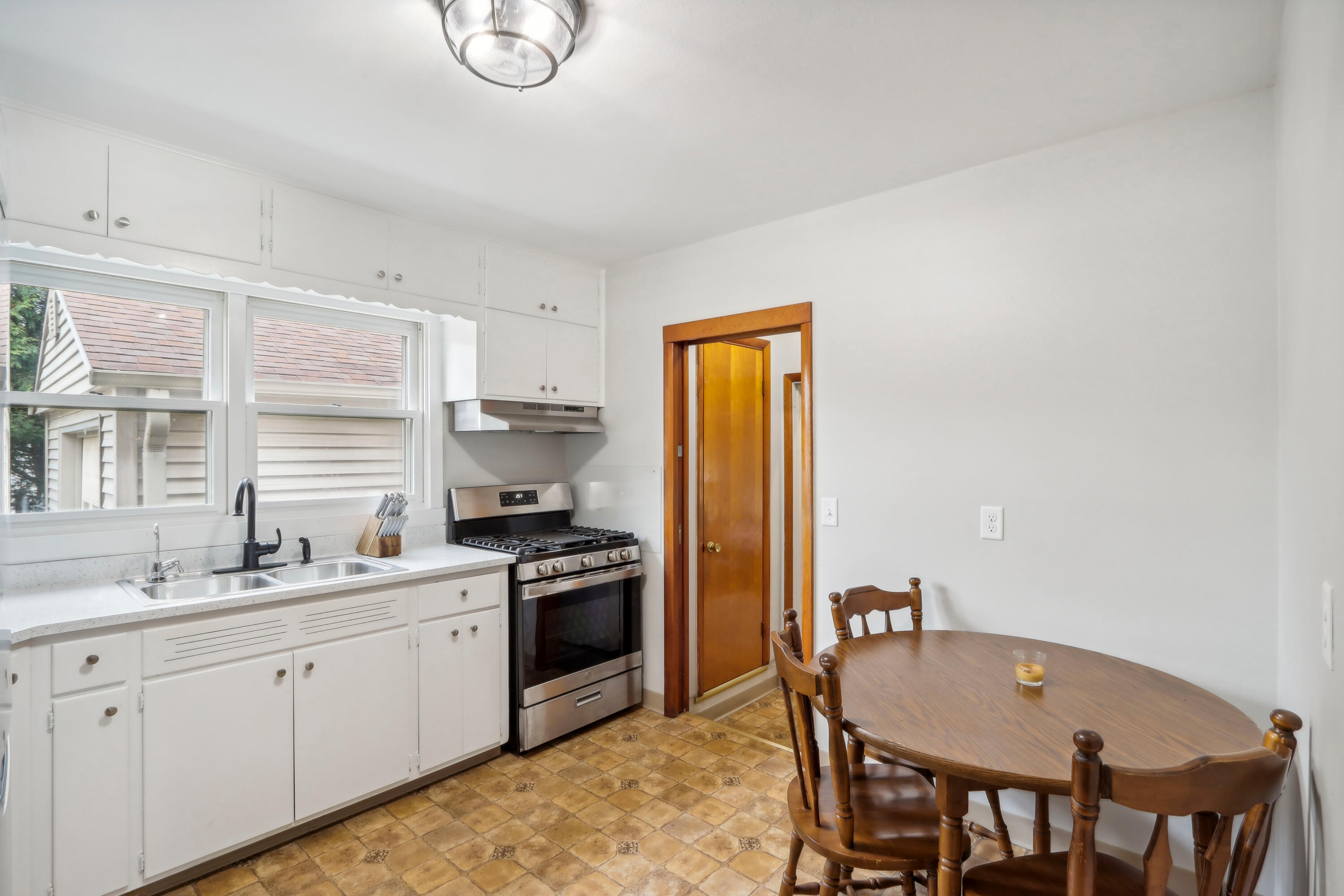 2327 Oregon St