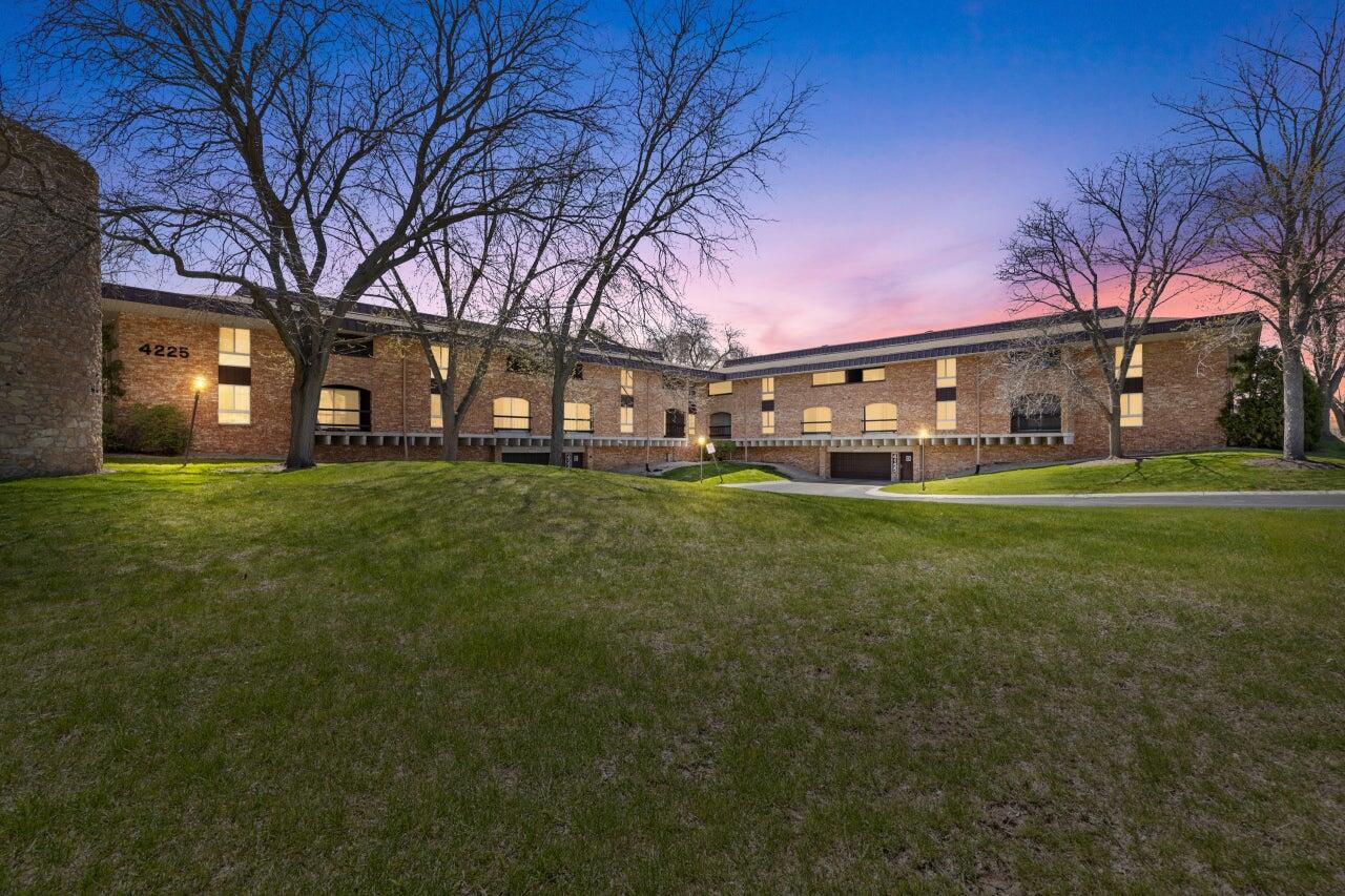 4225 W Rivers Edge Cir