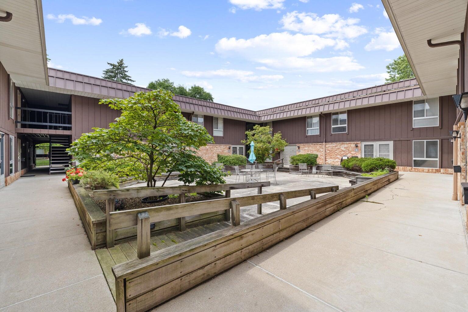 4225 W Rivers Edge Cir