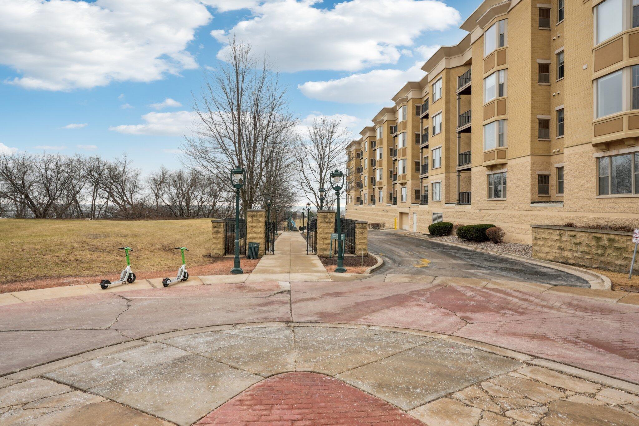 1300 N Prospect Ave
